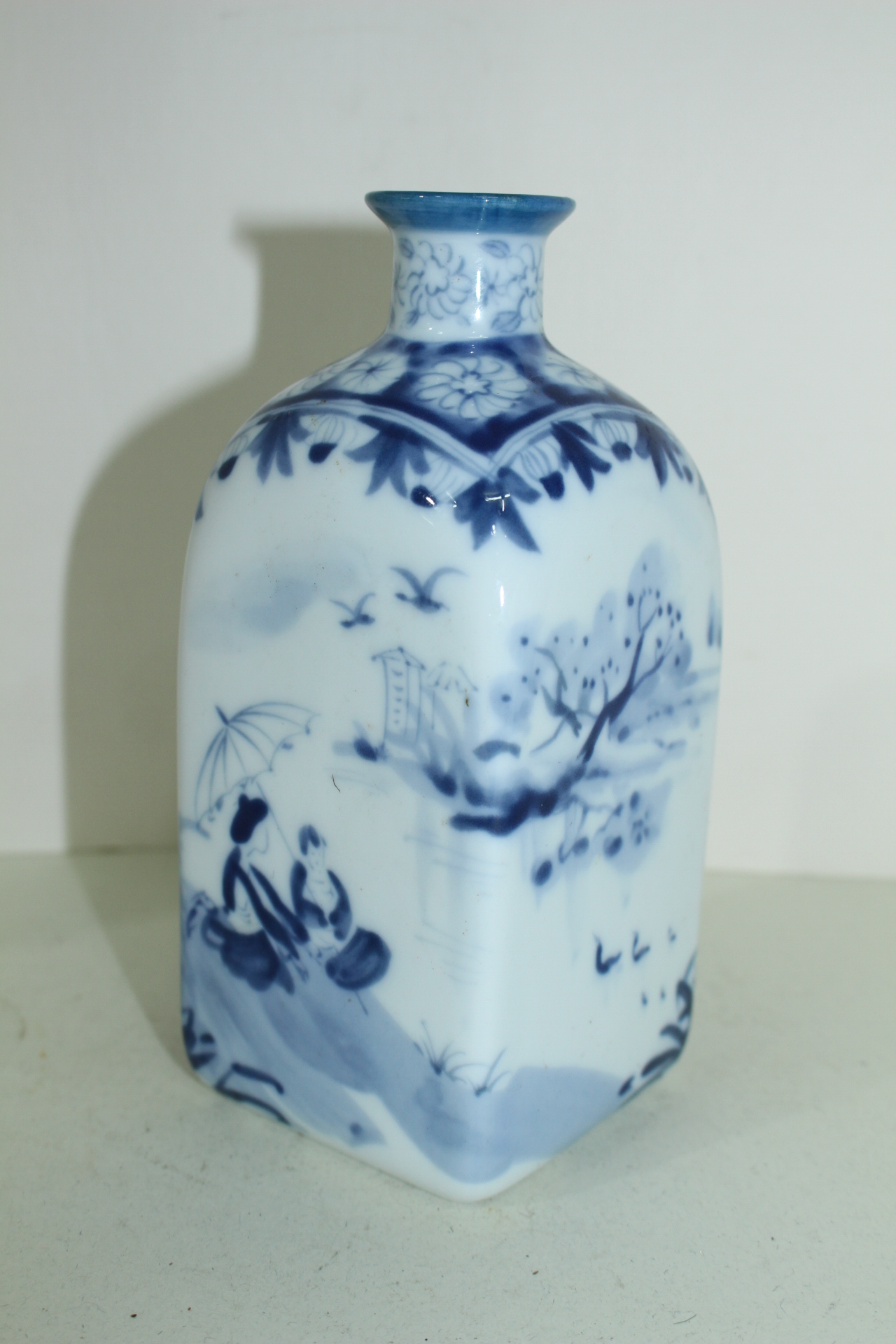 이마리 청화백자 여인산수문 사각호