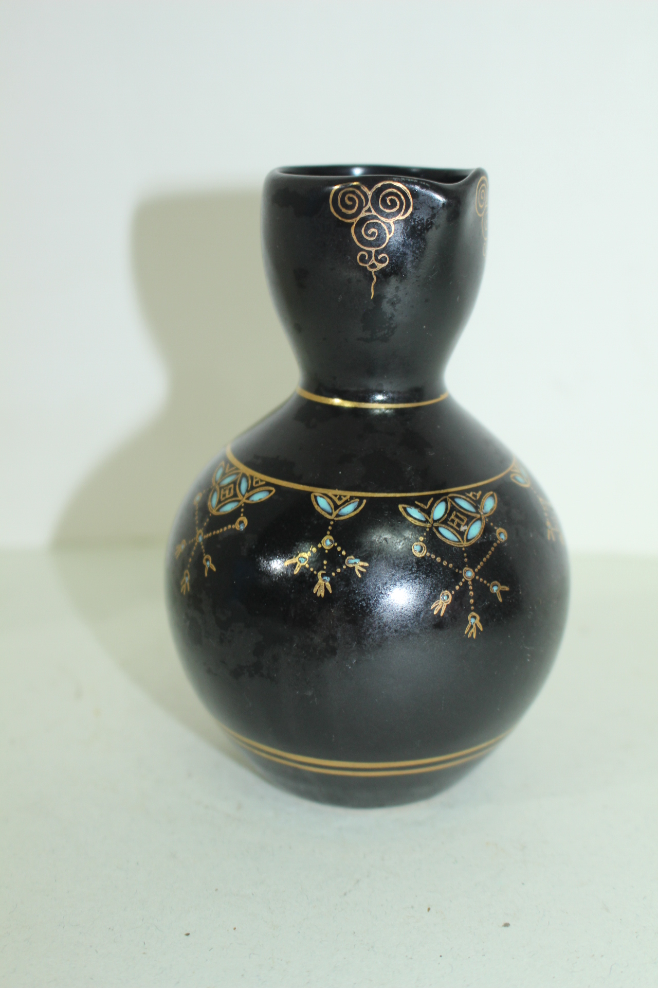 구다니 흑유청자금채추상화문 호리형 주병