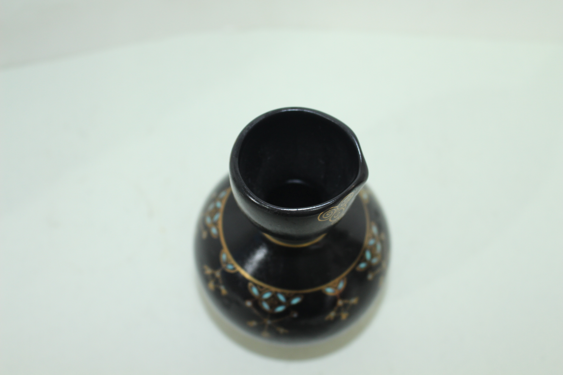 구다니 흑유청자금채추상화문 호리형 주병