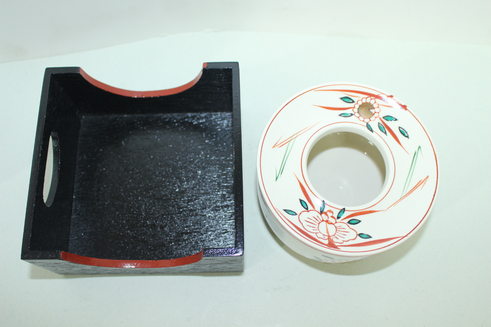 나무사각함에 분청자진사화문 퇴수기