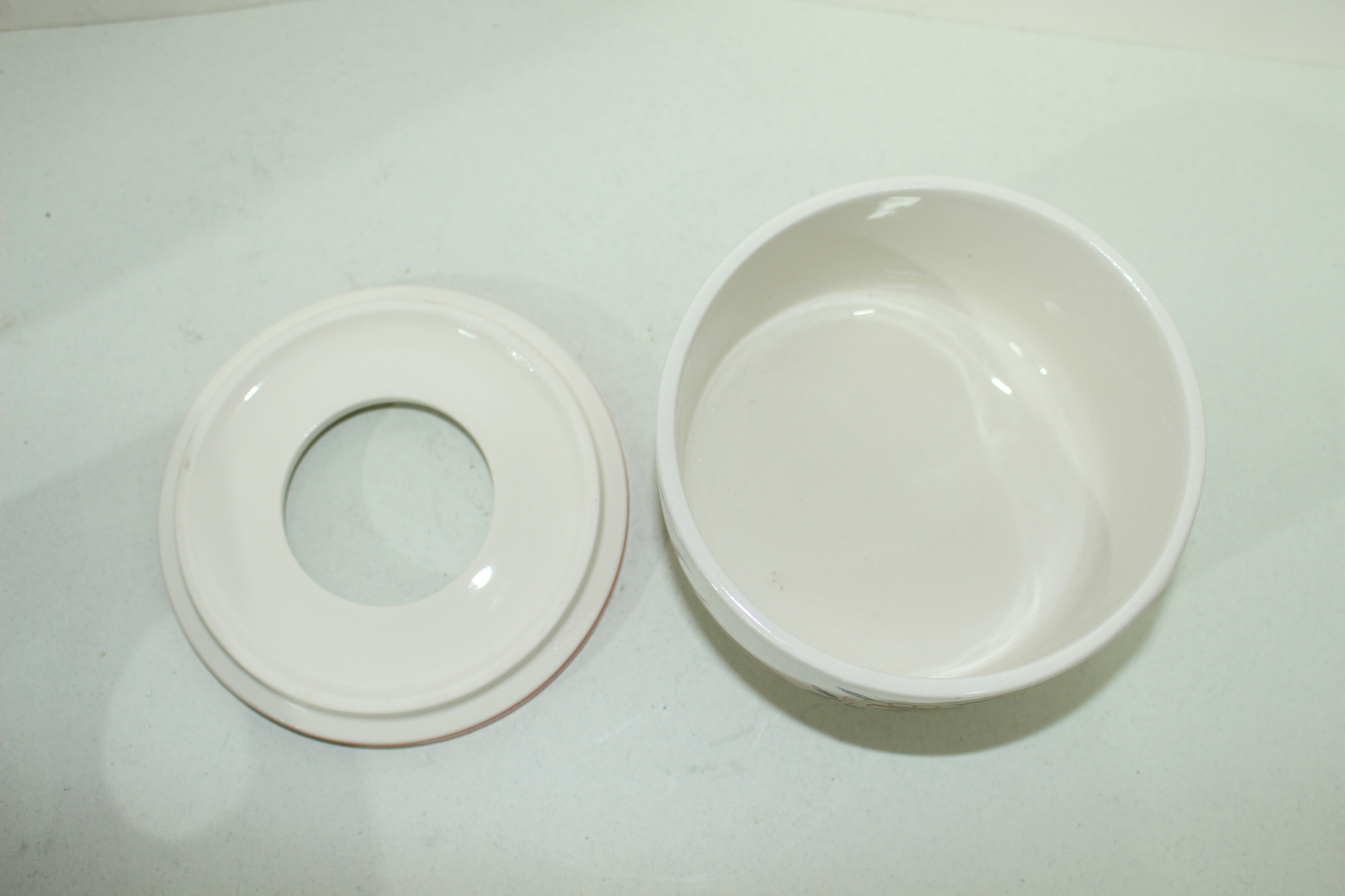 나무사각함에 분청자진사화문 퇴수기