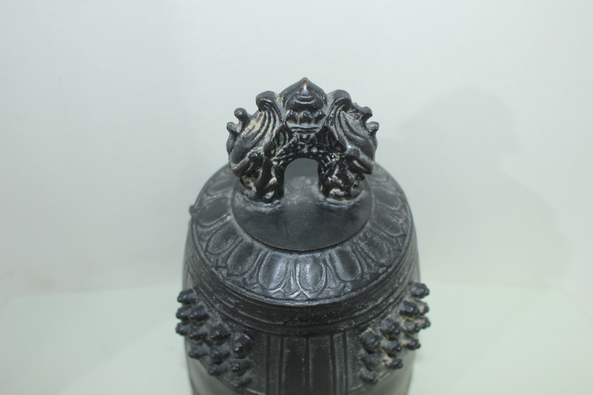 묵직한 청동으로된 종