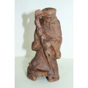 나무를 통으로 조각한 도인 조각상