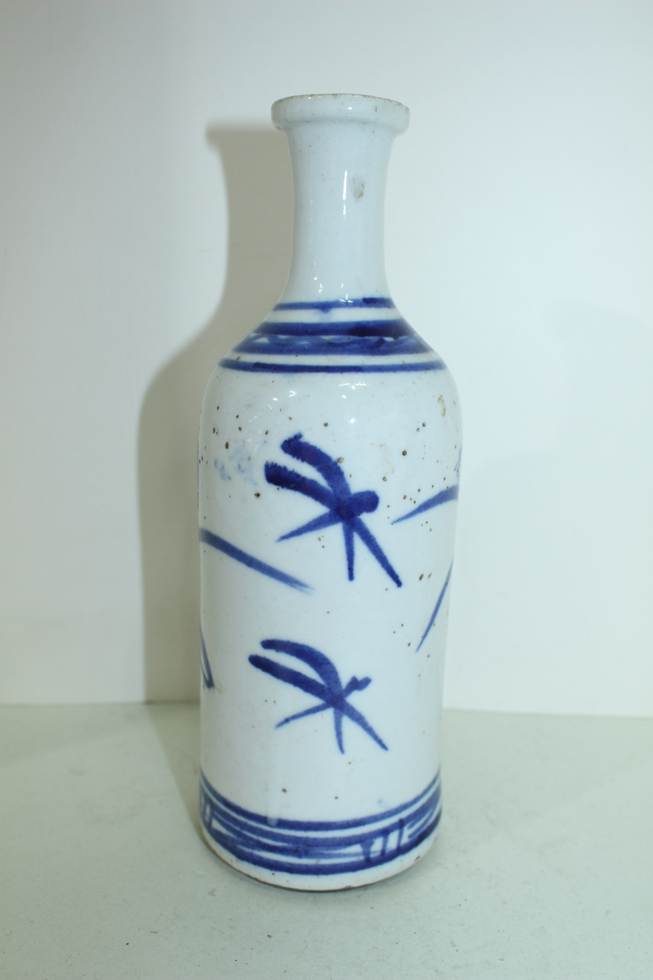 100년이상된 청화백자 화문 주병