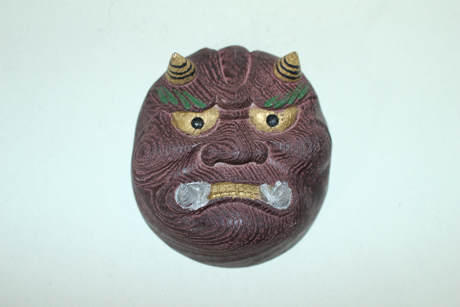 아주강한 나무로 조각된 귀면여인 조각탈