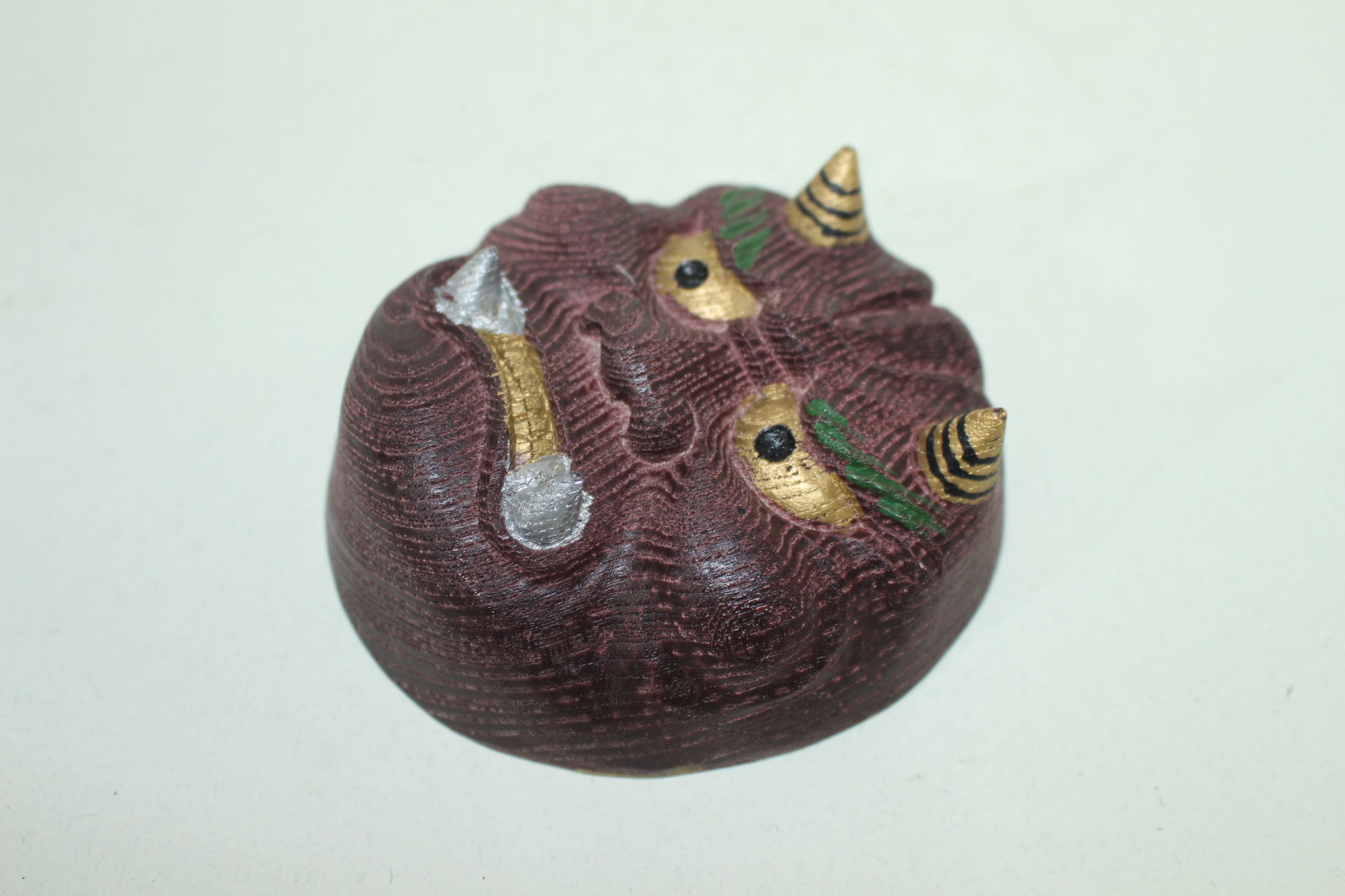 아주강한 나무로 조각된 귀면여인 조각탈