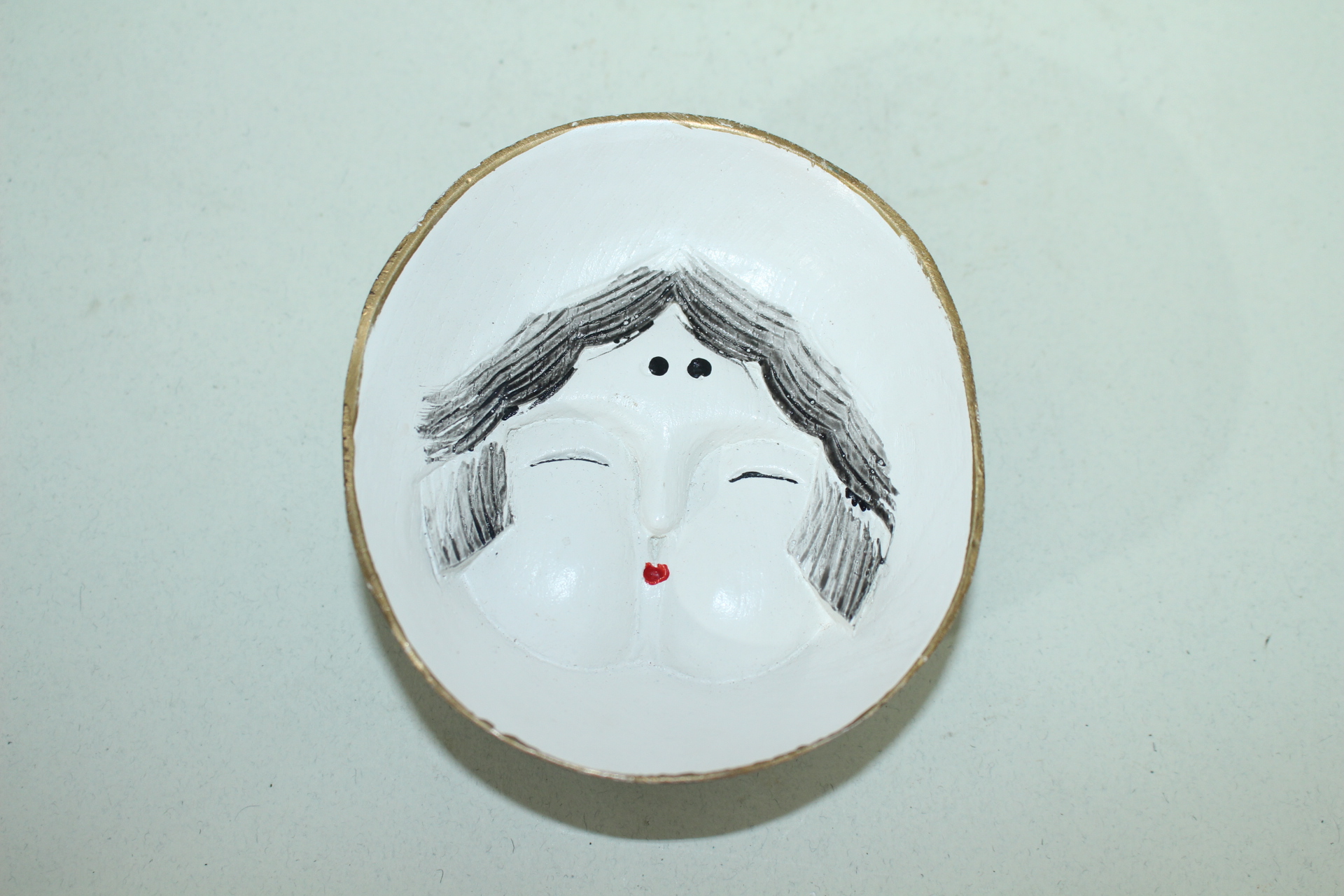 아주강한 나무로 조각된 귀면여인 조각탈