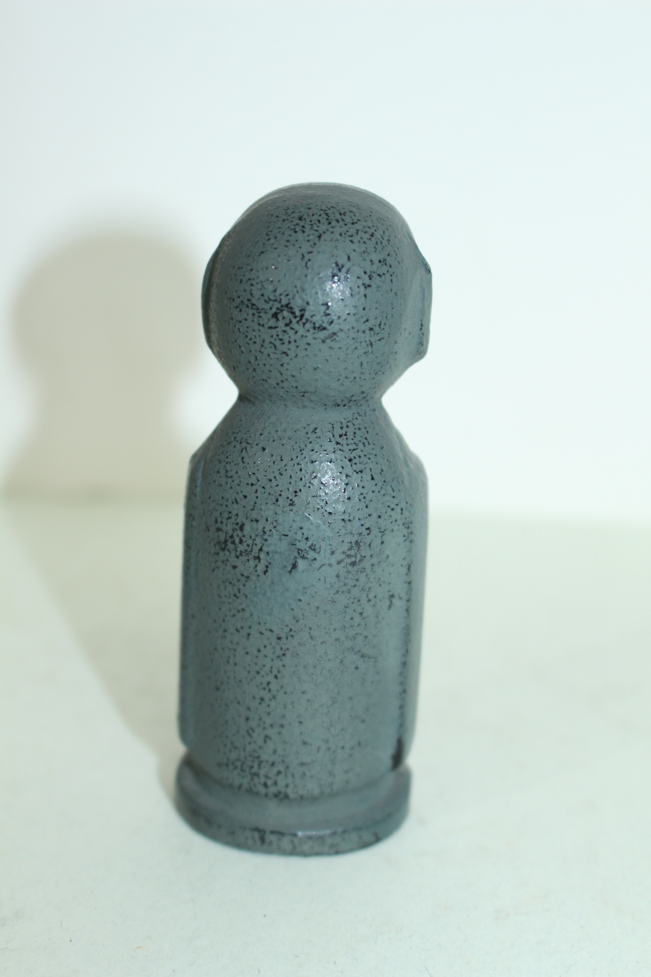 묵직한 무쇠통으로된 아기동자승 조각상