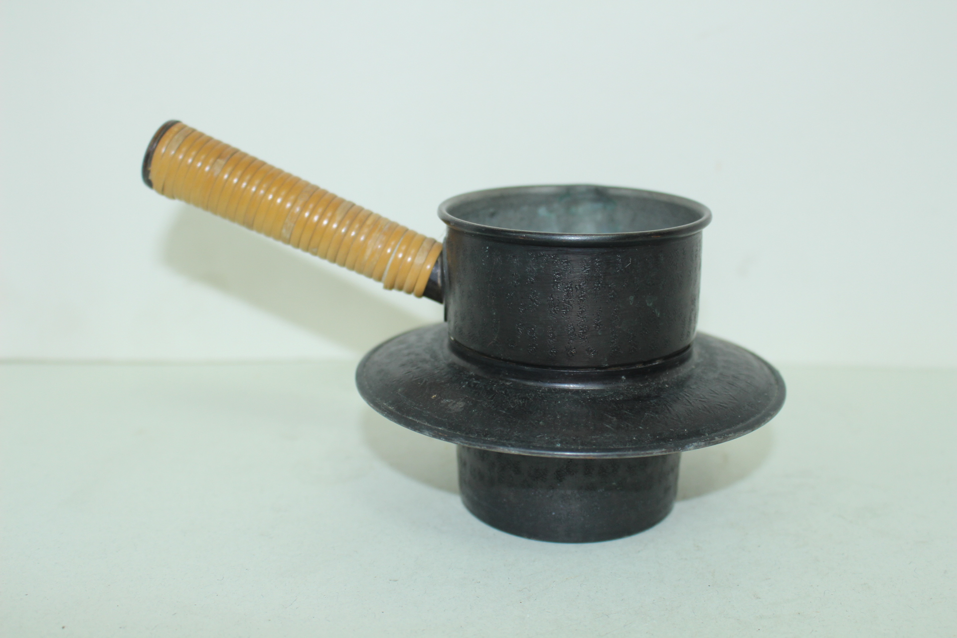 주석합금으로된 특이한 차솥모양의 차도구,주자