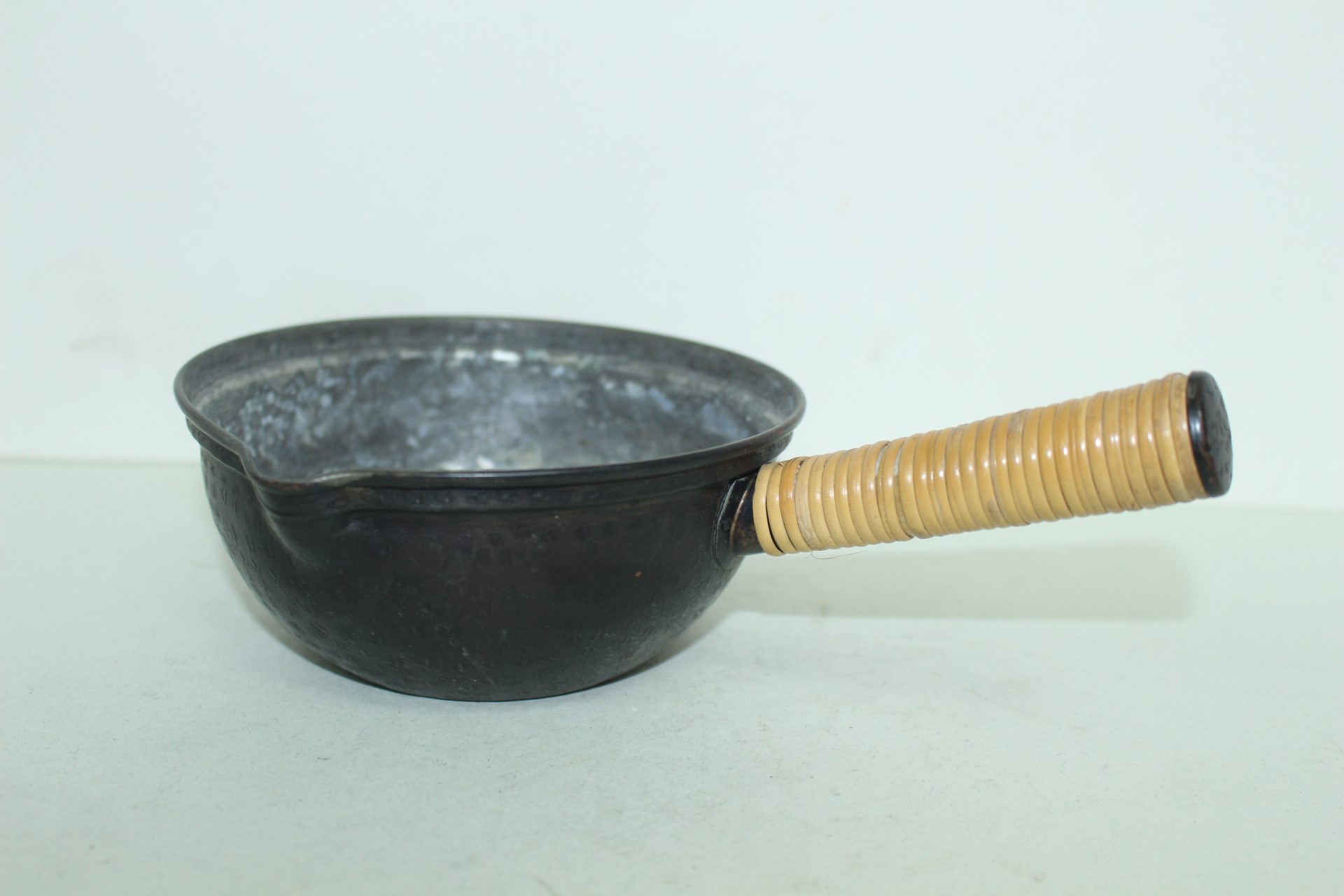 주석합금재질의 특이한 형태의 차도구주자