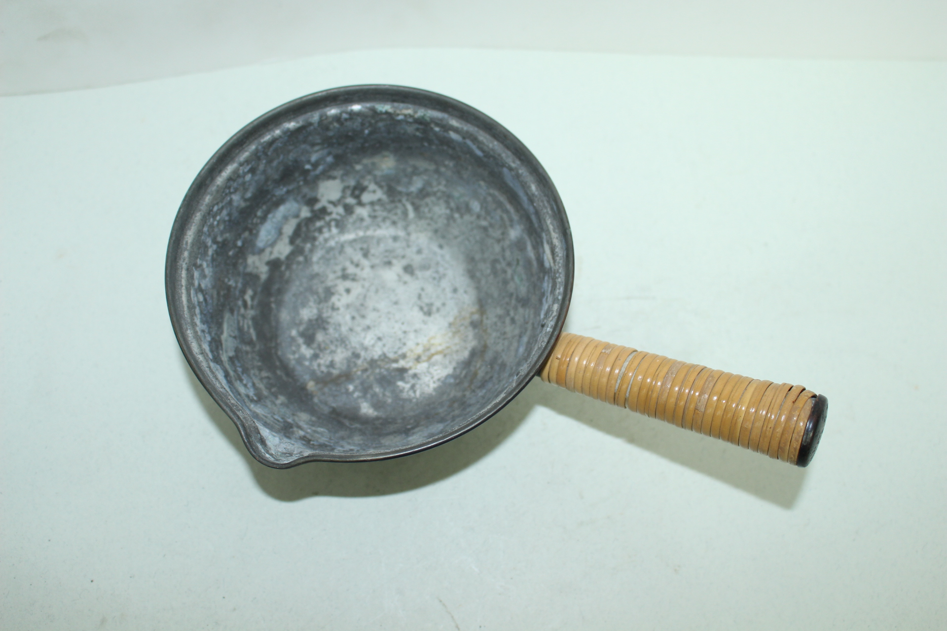 주석합금재질의 특이한 형태의 차도구주자