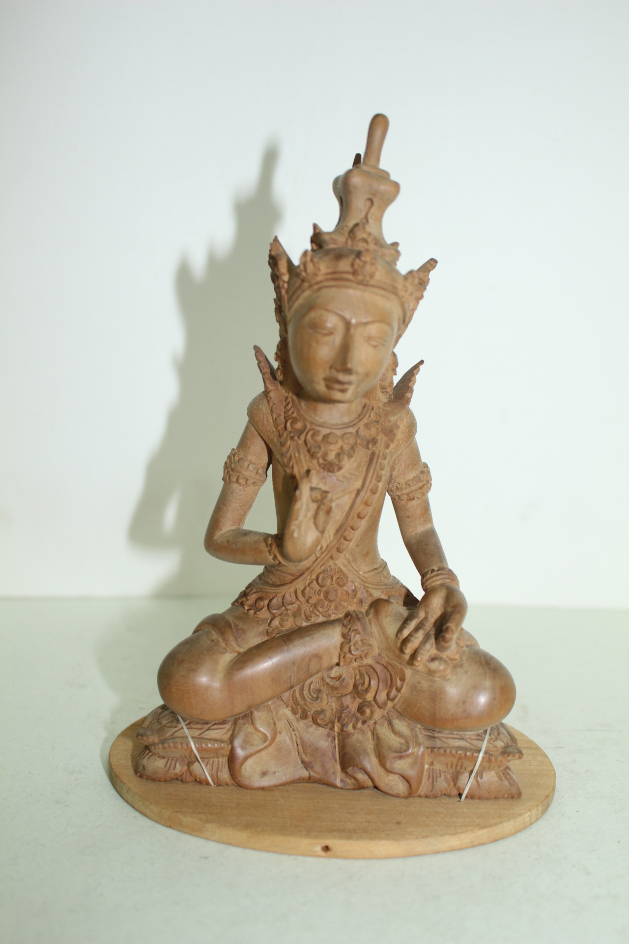 원목나무로된 동남아계통의 불상