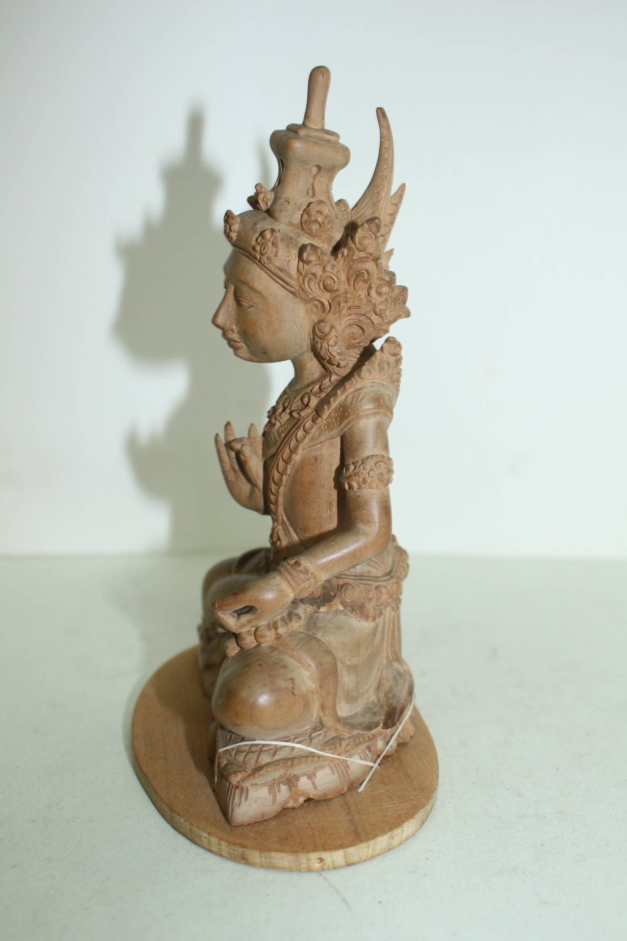 원목나무로된 동남아계통의 불상