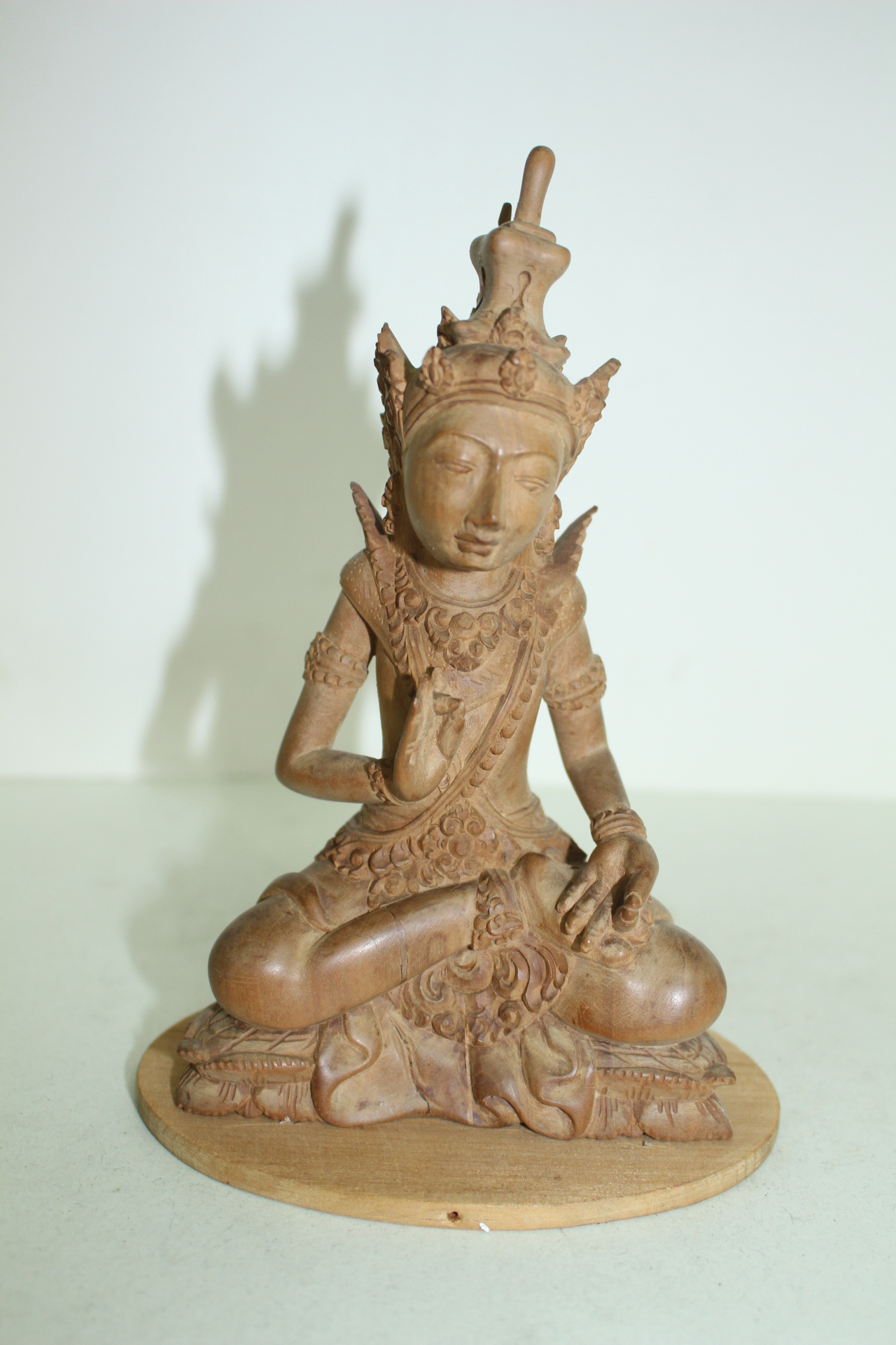 원목나무로된 동남아계통의 불상