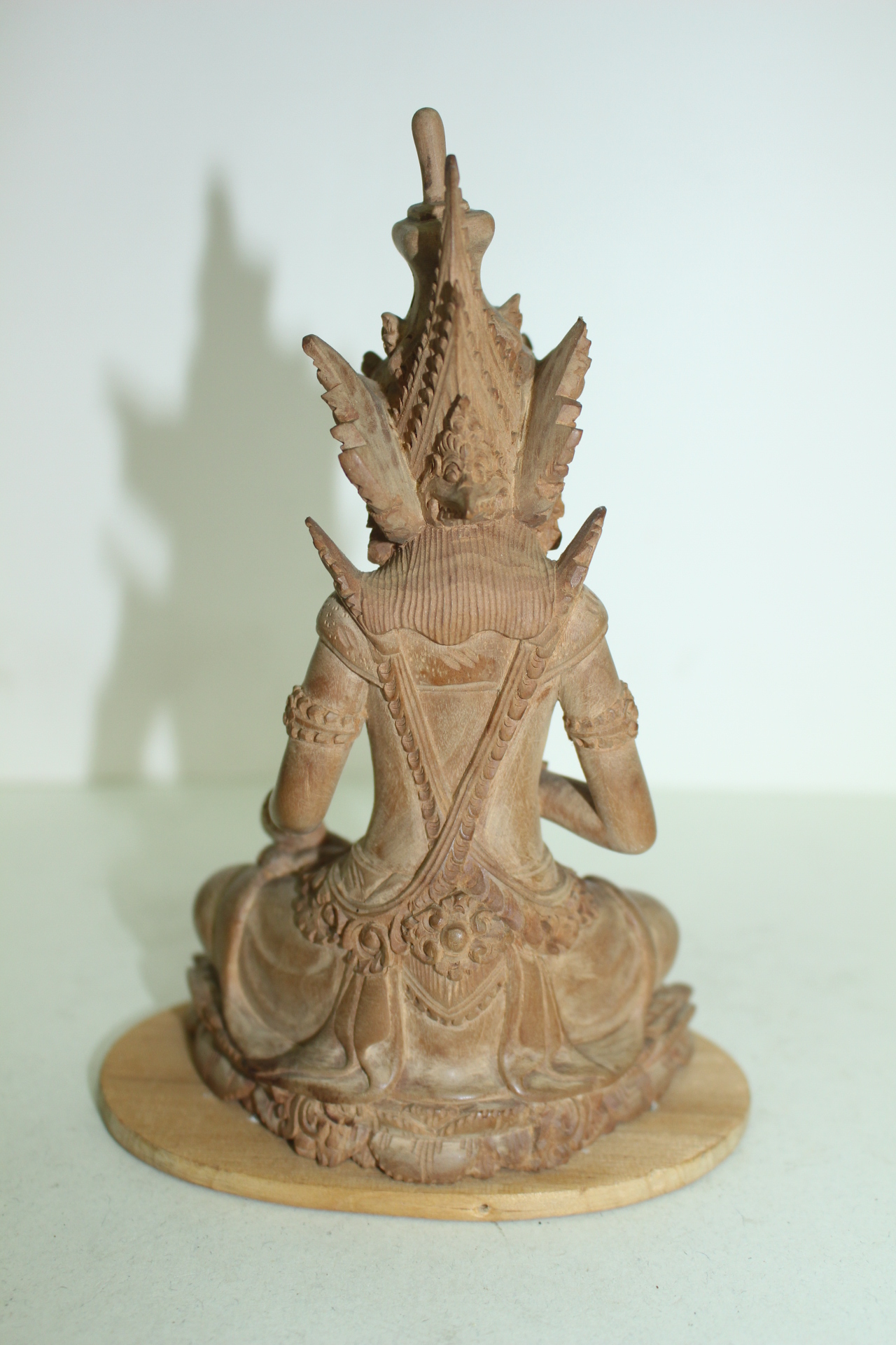 원목나무로된 동남아계통의 불상