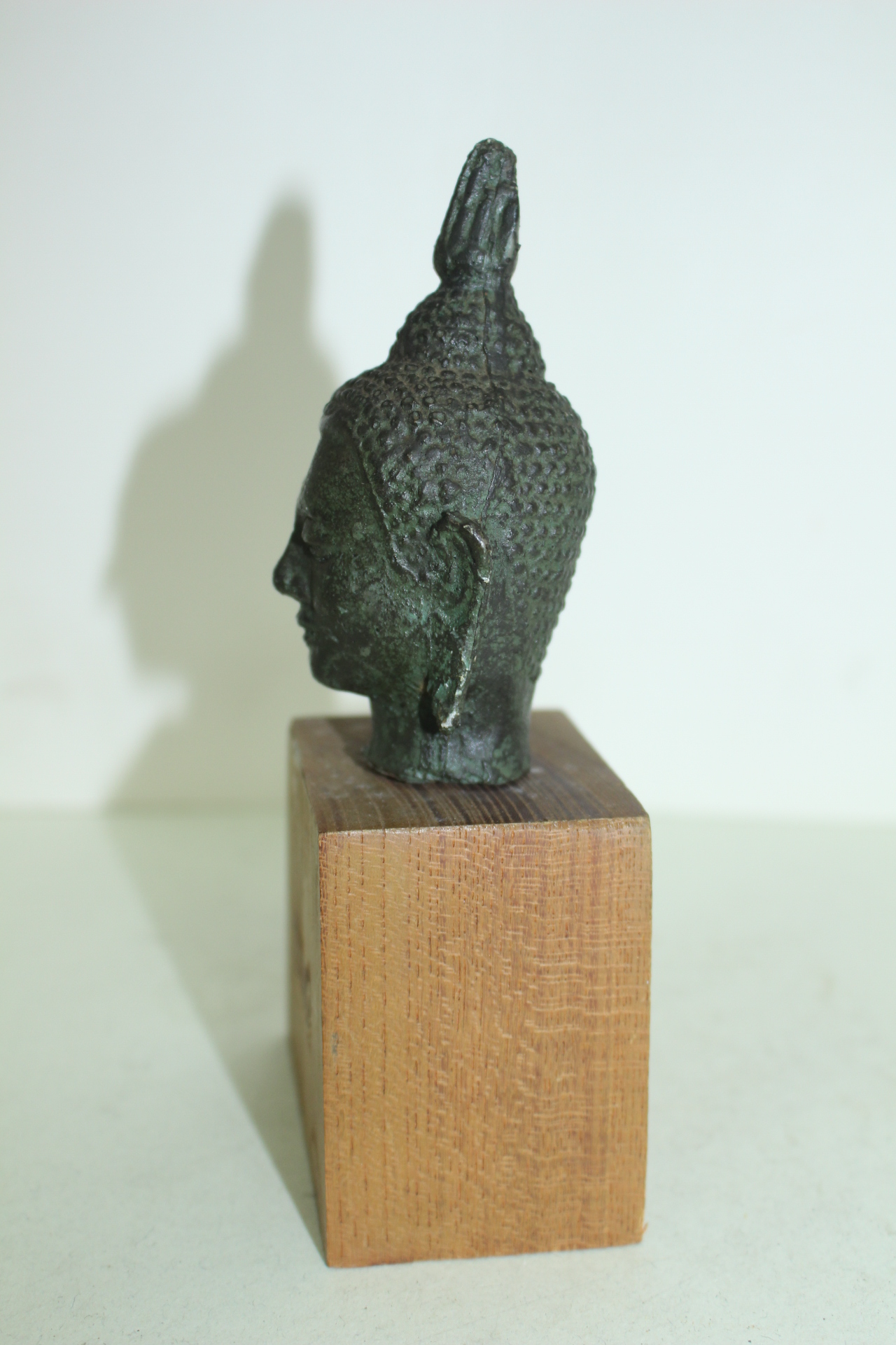 연대가좋은 청동으로된 동남아계통의 불두