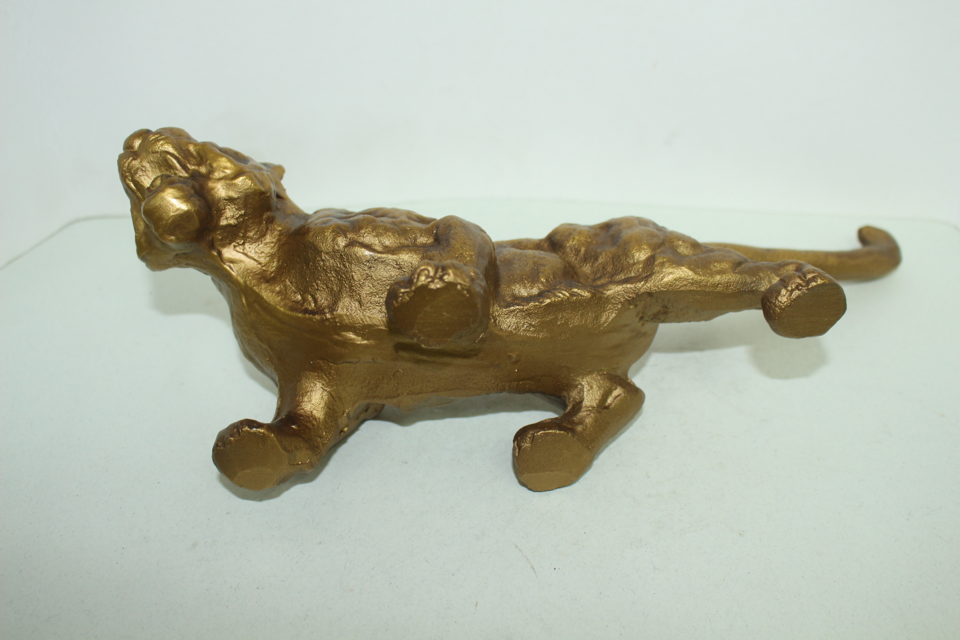 묵직한 무쇠로된 호랑이 조각상