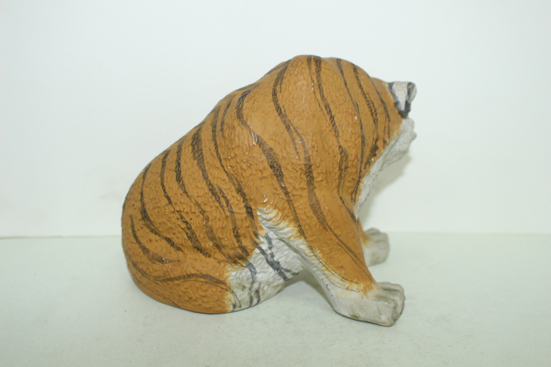 사실적인 호랑이 조각상