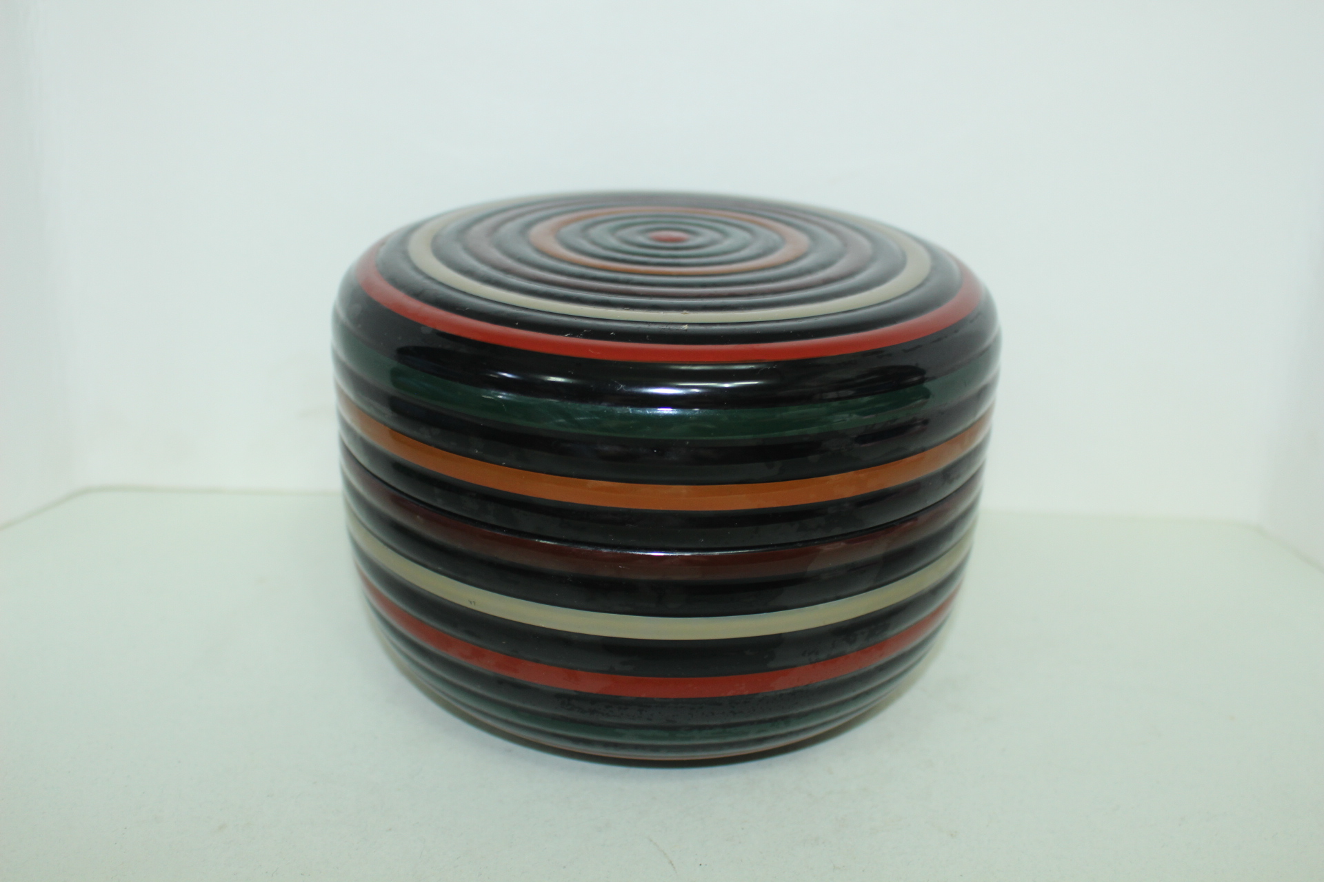 연대가좋은 나무에 칠이된 합