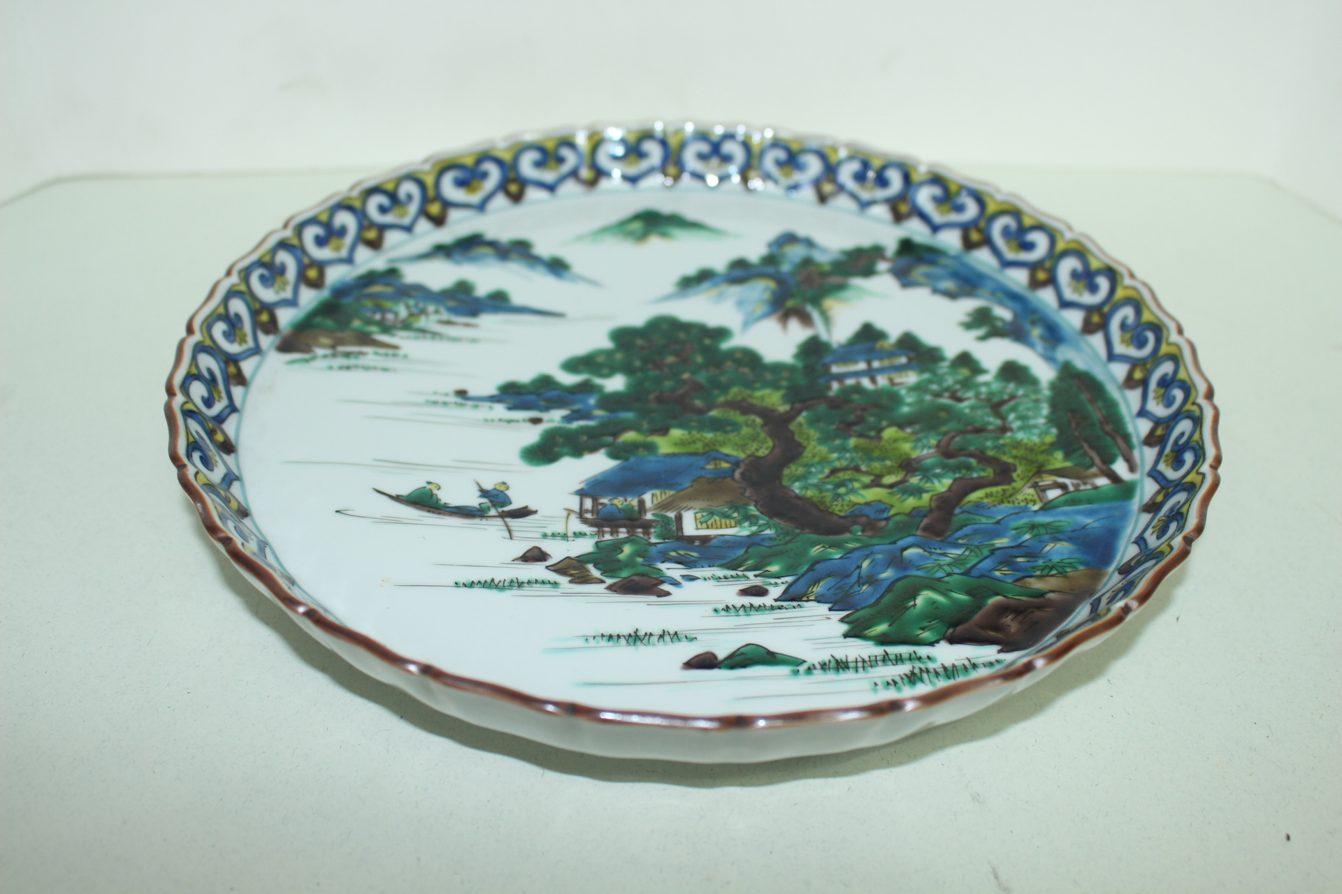 구다니 청화백자산수문 화형대완