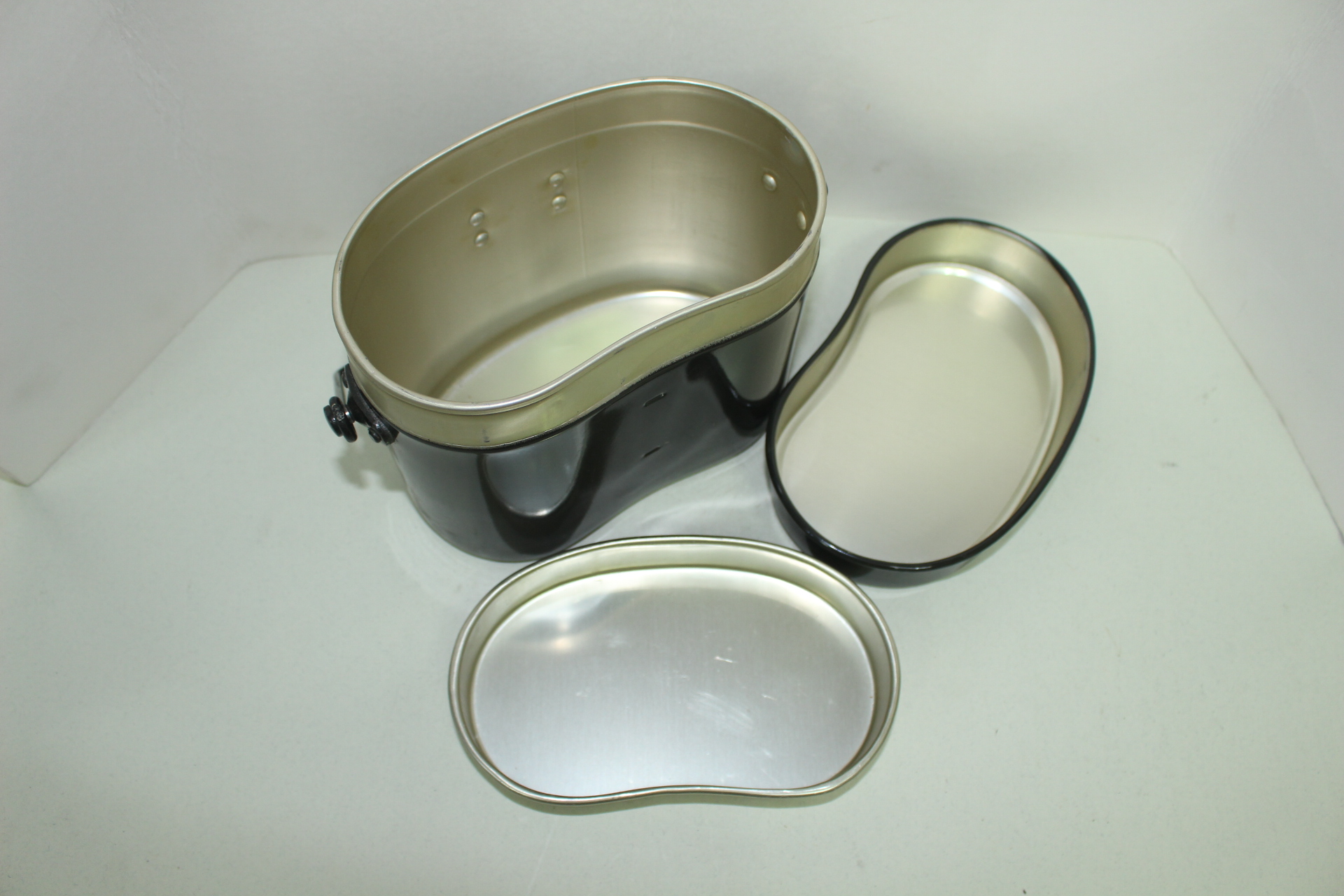 미사용상태의 군대찬합