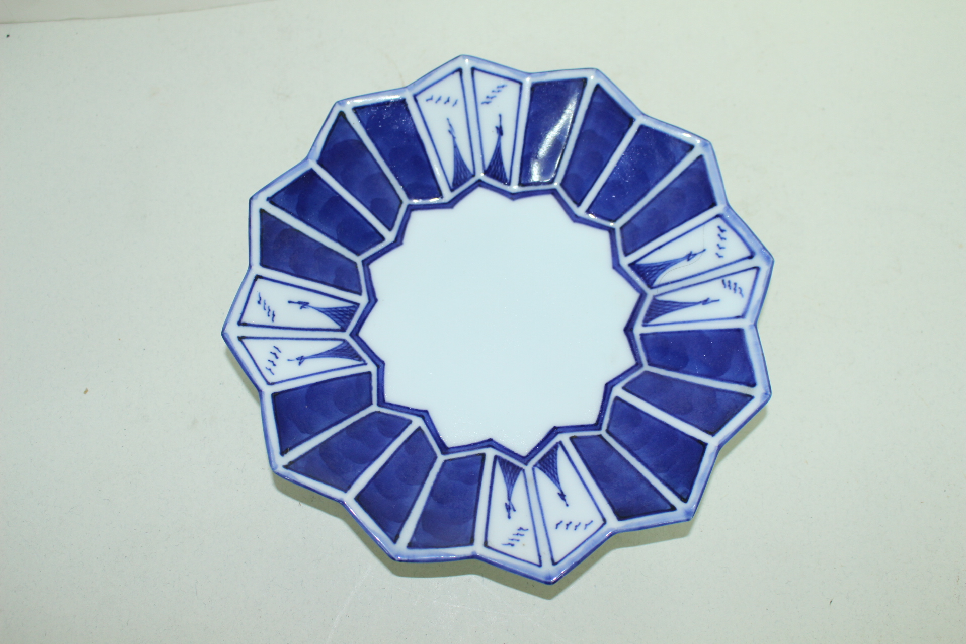 연대가좋은 청화백자 각진추상화문 완