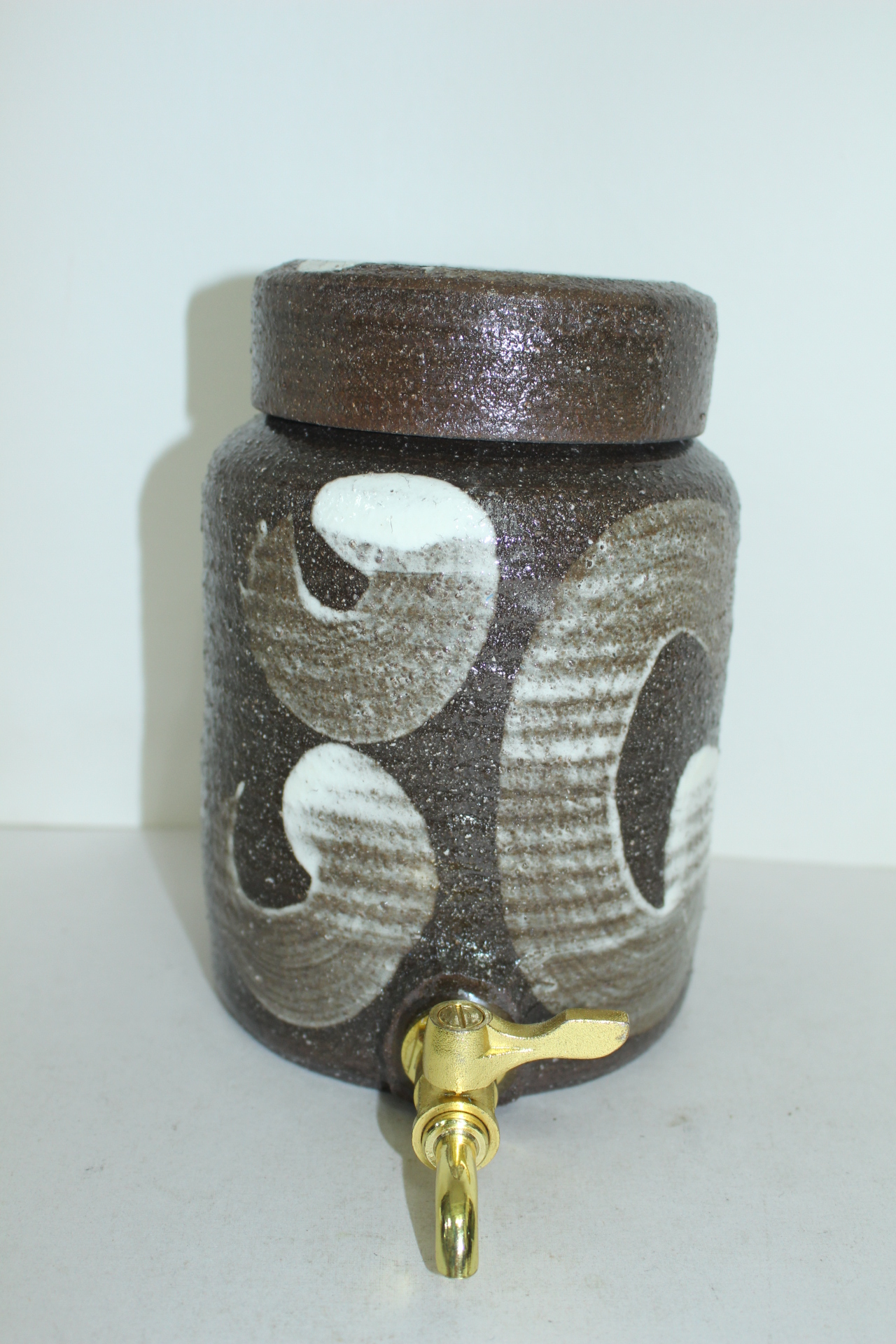 분청자 백채추상화문 청동꼭지달린 수통