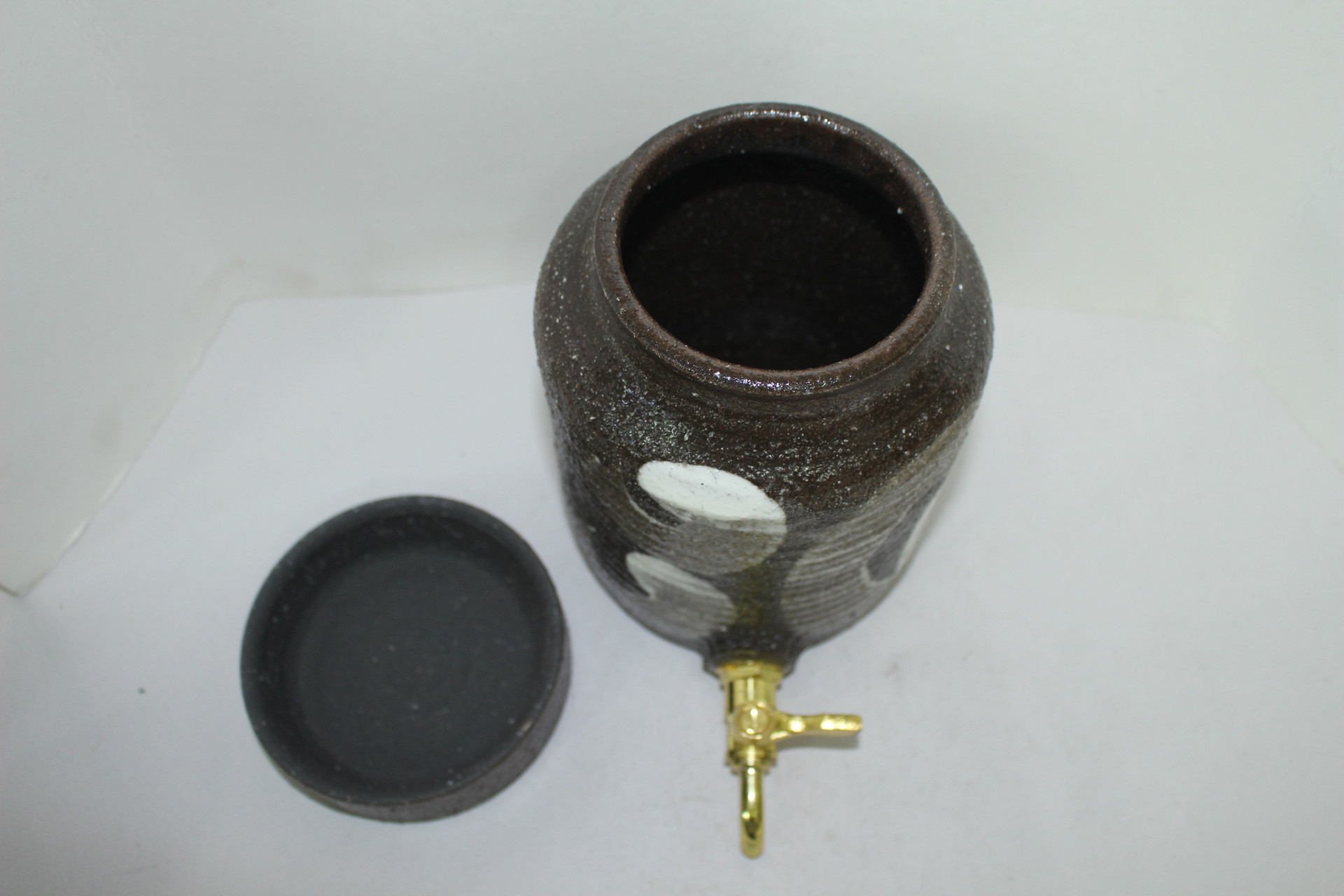 분청자 백채추상화문 청동꼭지달린 수통