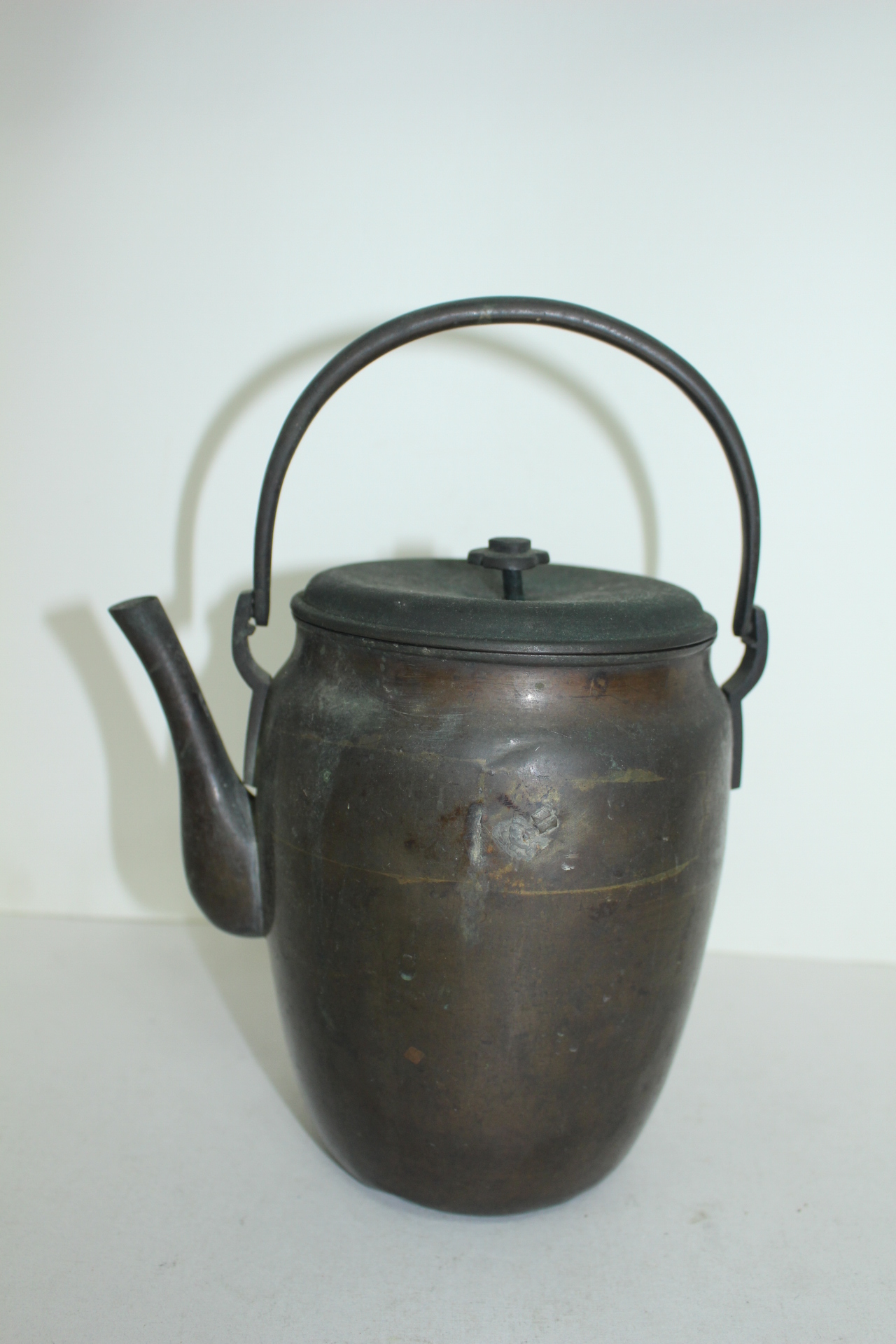 두꺼운 청동으로된 연대좋은 주자