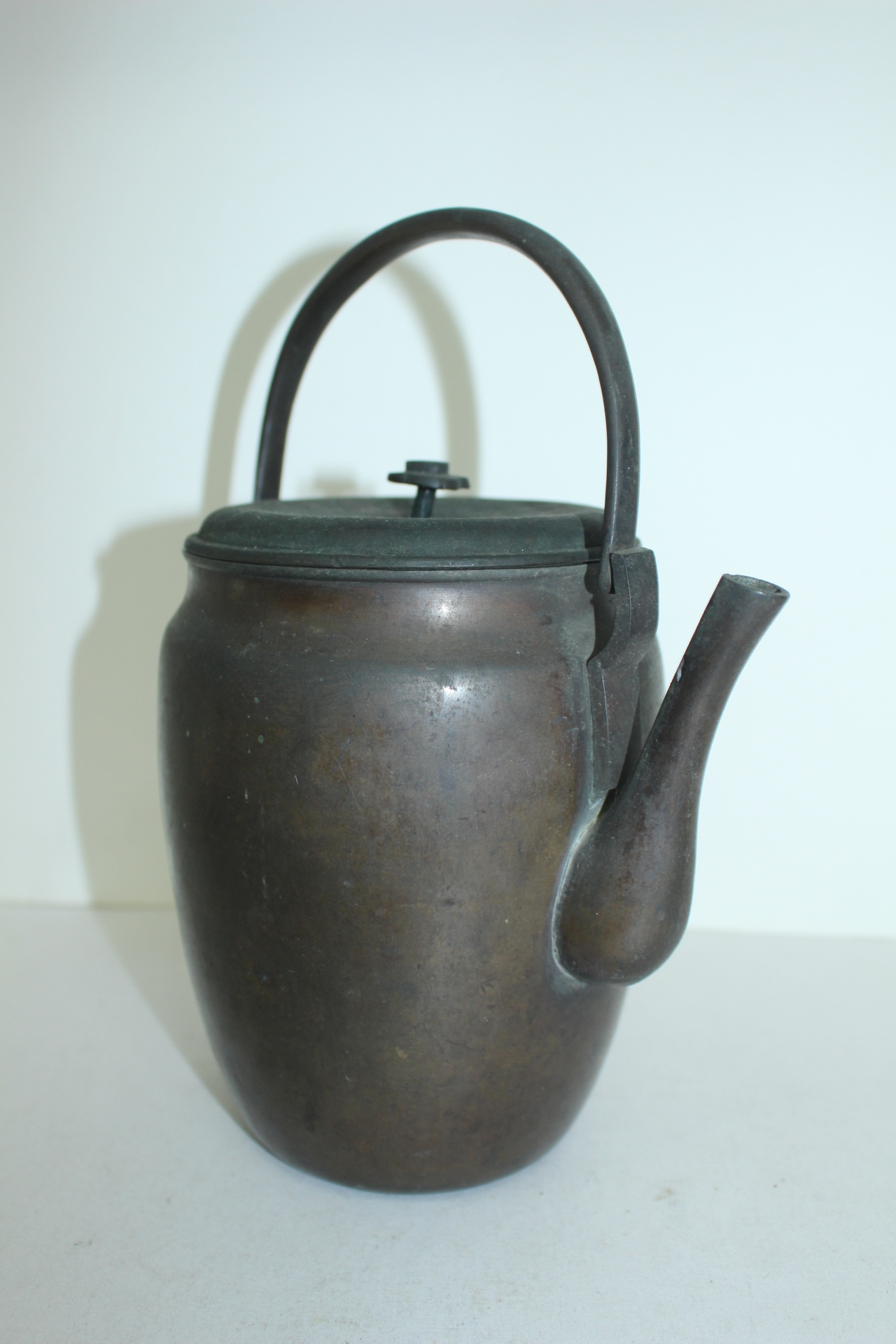 두꺼운 청동으로된 연대좋은 주자