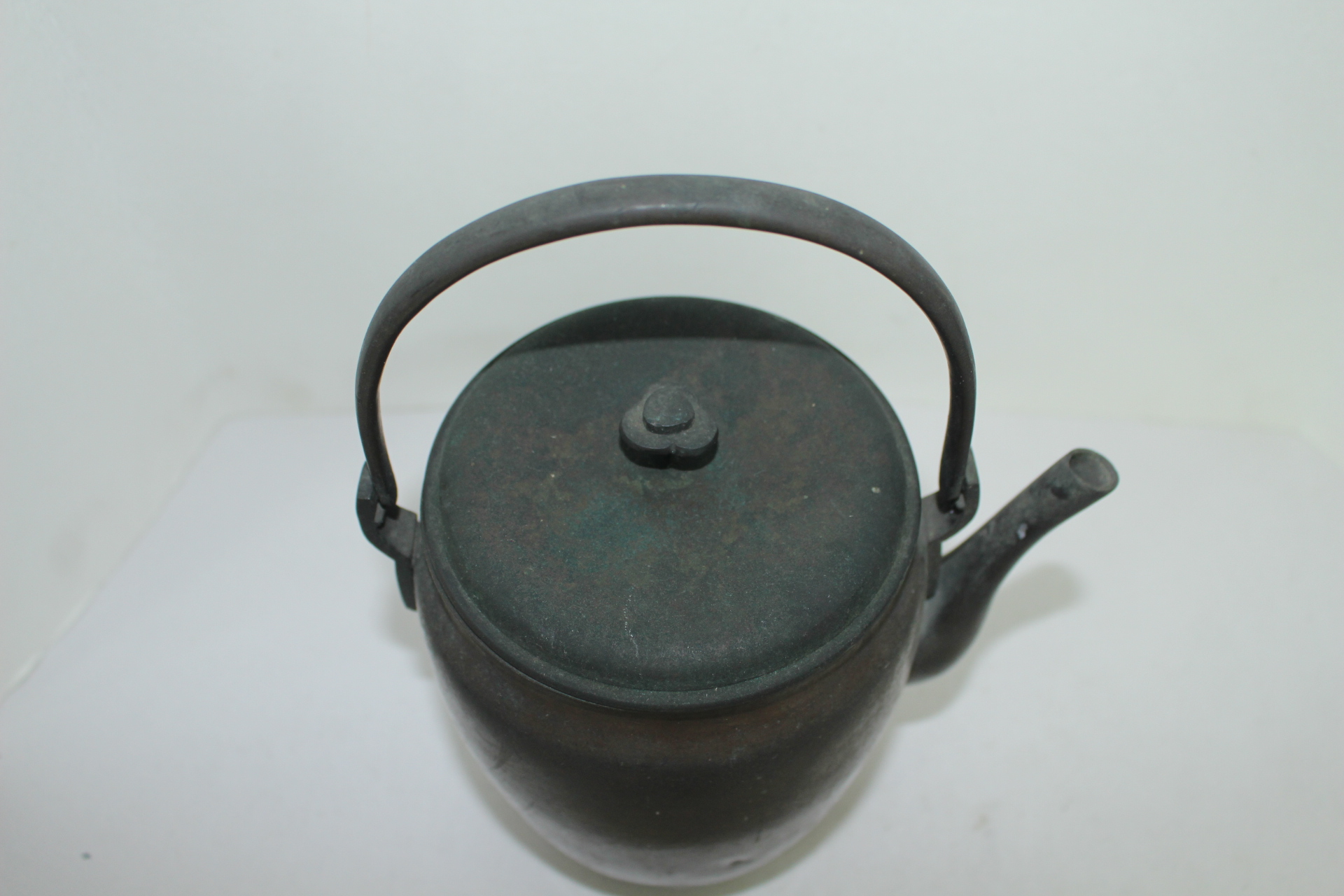 두꺼운 청동으로된 연대좋은 주자