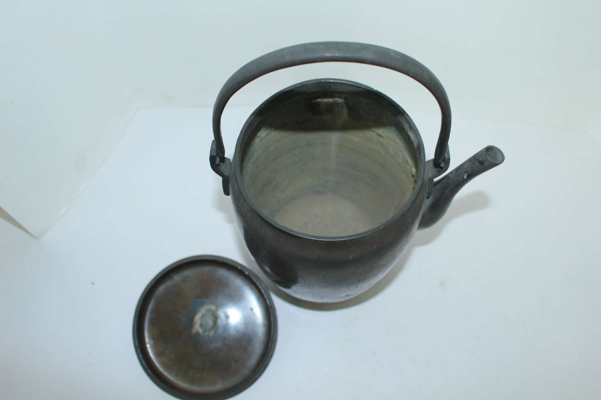 두꺼운 청동으로된 연대좋은 주자