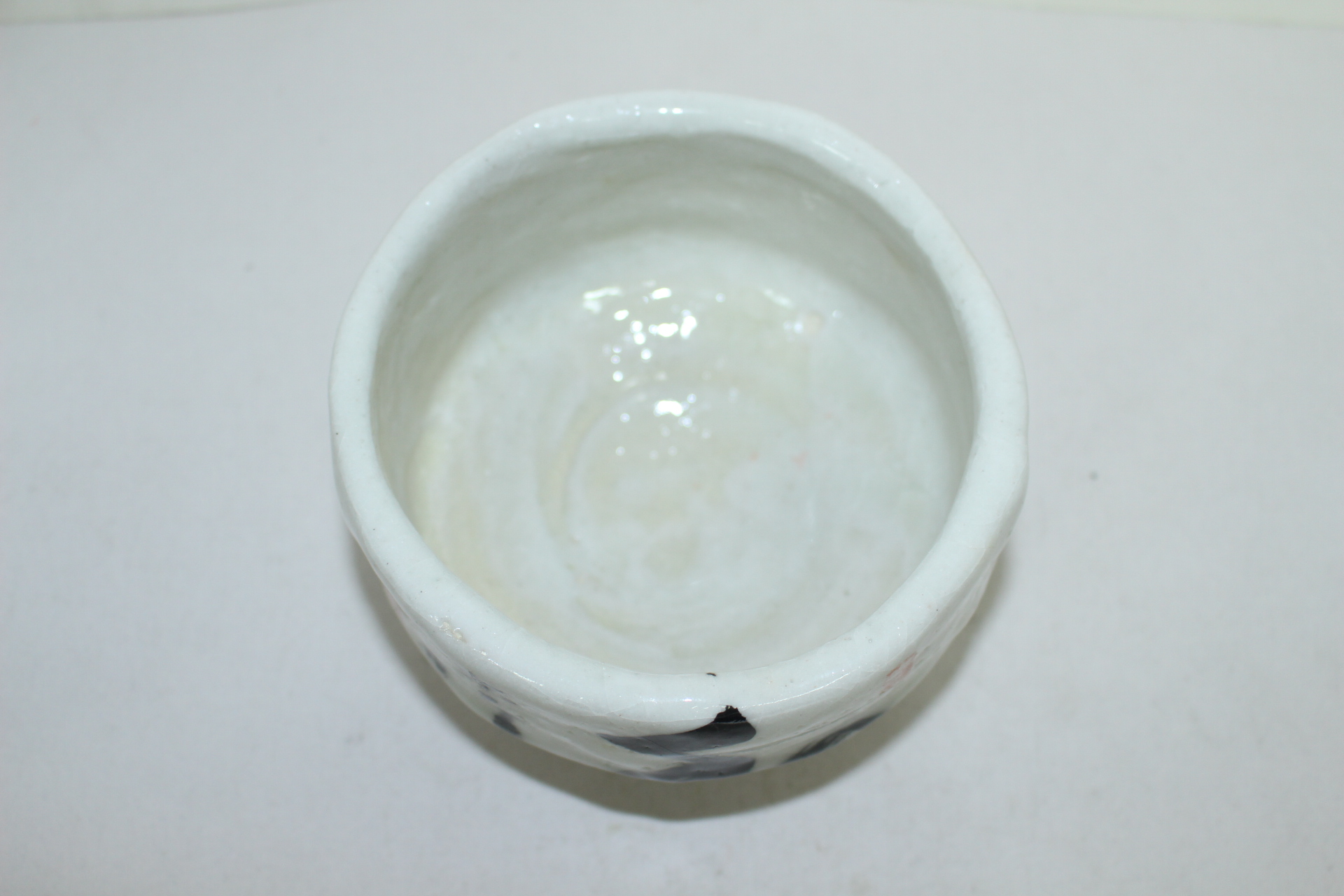 청자 흑채문자문 말찻잔