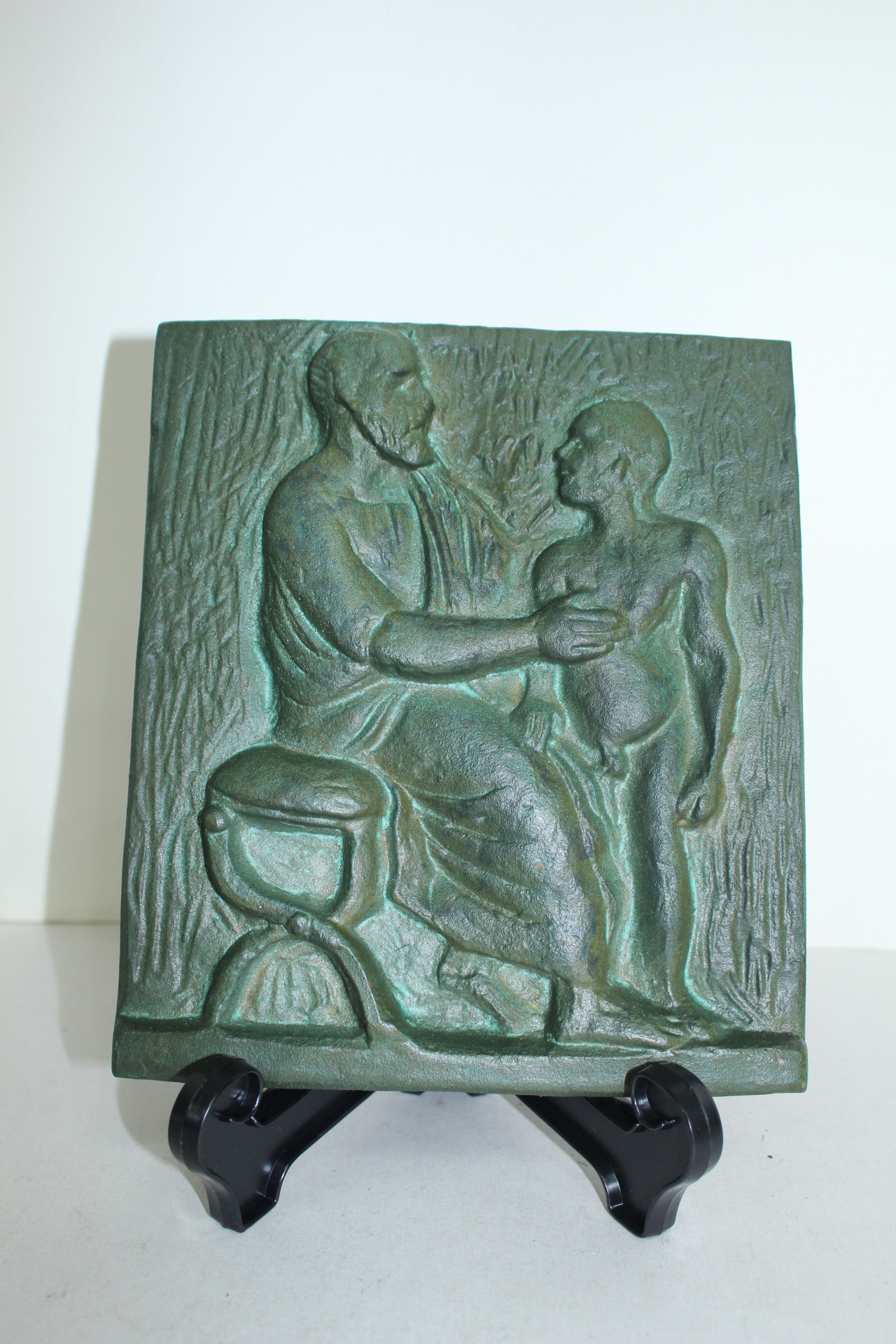 묵직한 무쇠로된 부조 인물 조각판