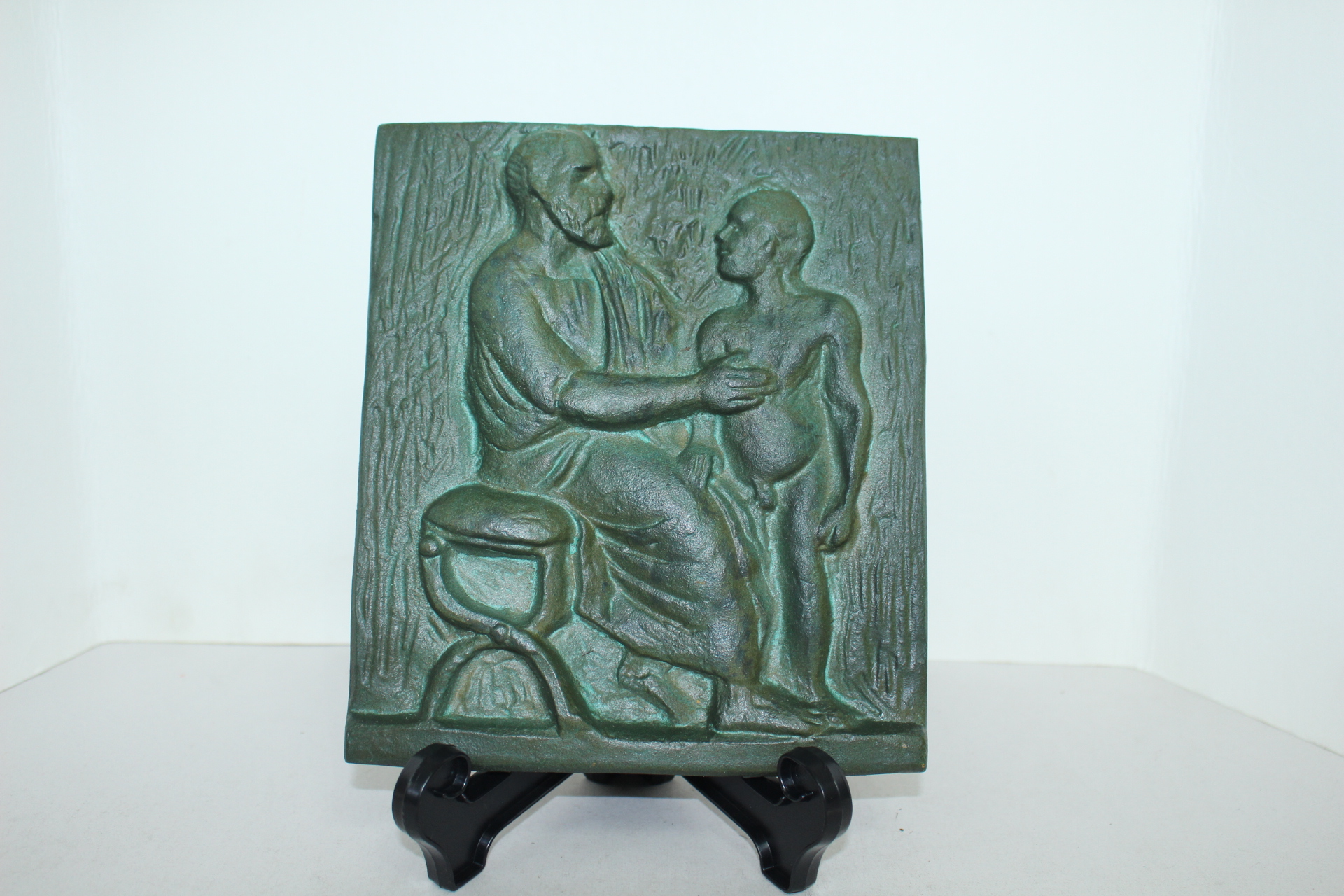 묵직한 무쇠로된 부조 인물 조각판