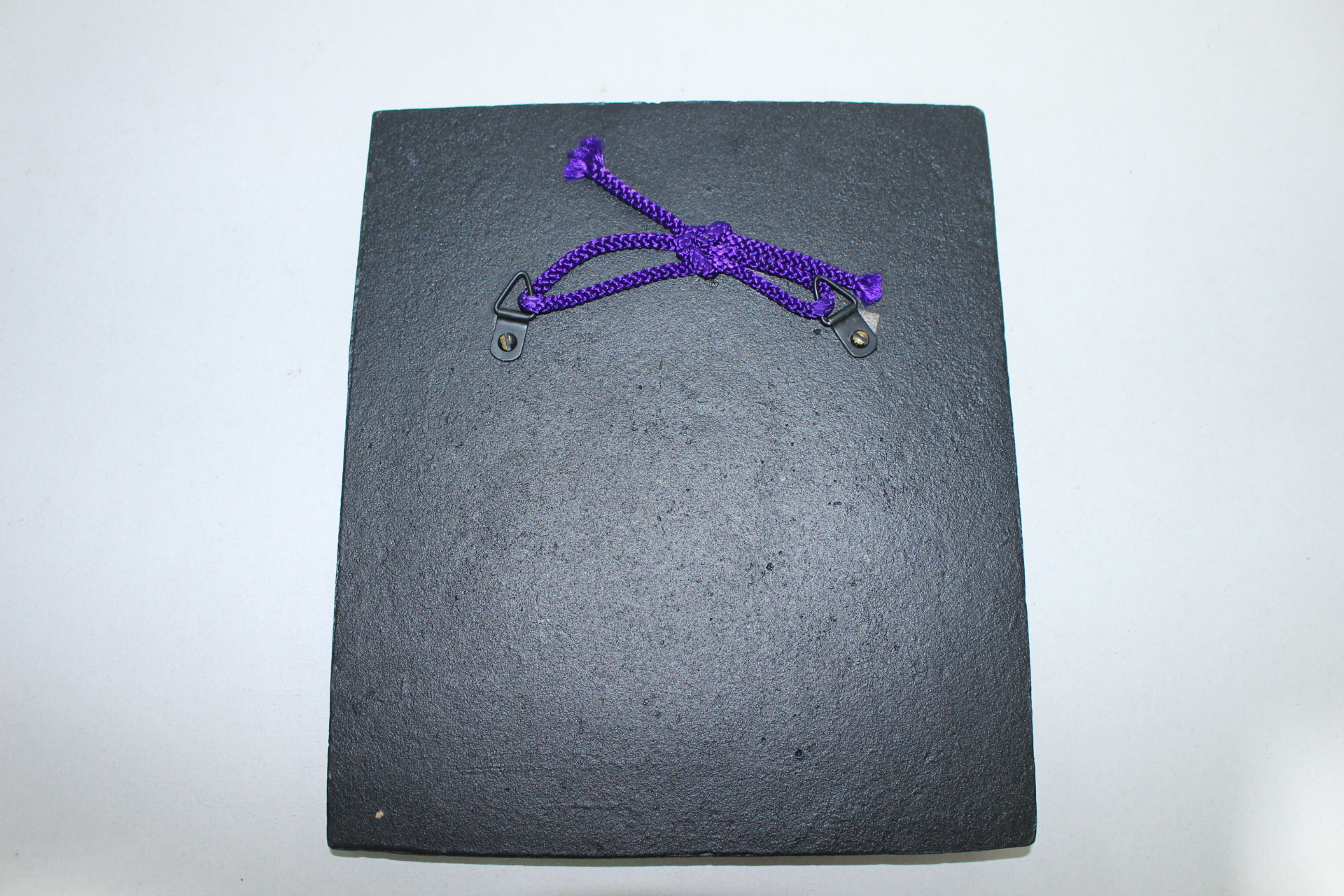 묵직한 무쇠로된 부조 인물 조각판