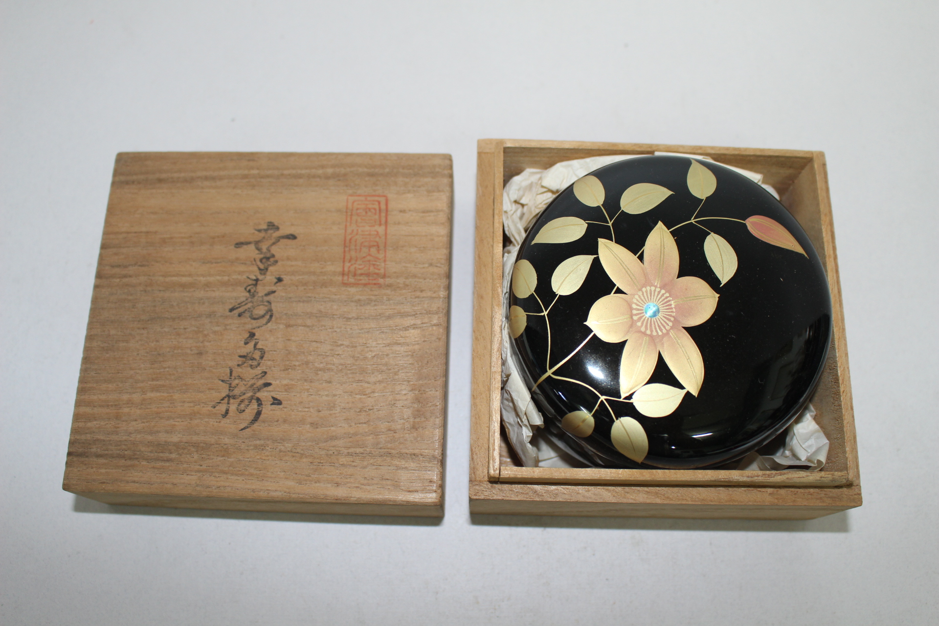 명품-나무에 금채화문된 차탁6점과 차탁합