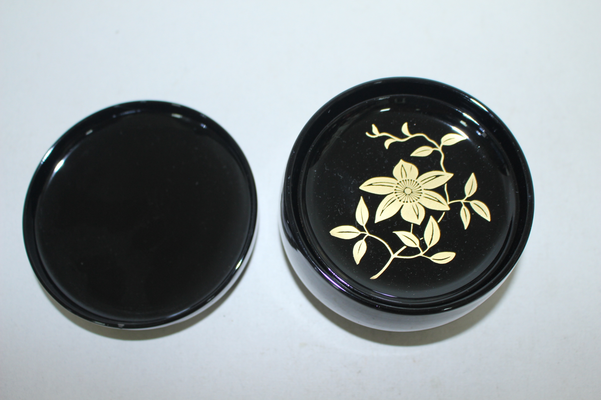 명품-나무에 금채화문된 차탁6점과 차탁합