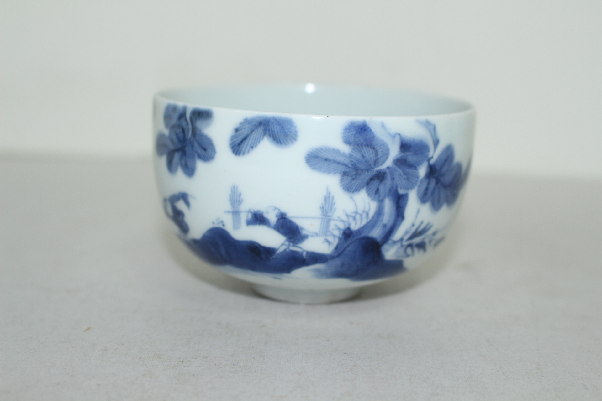 100년이상된 이마리 청화백자 산수문 잔