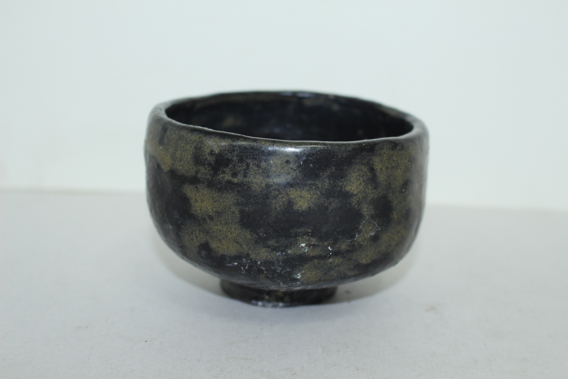 퍽퍽이 태토의 흑유청자 말찻잔