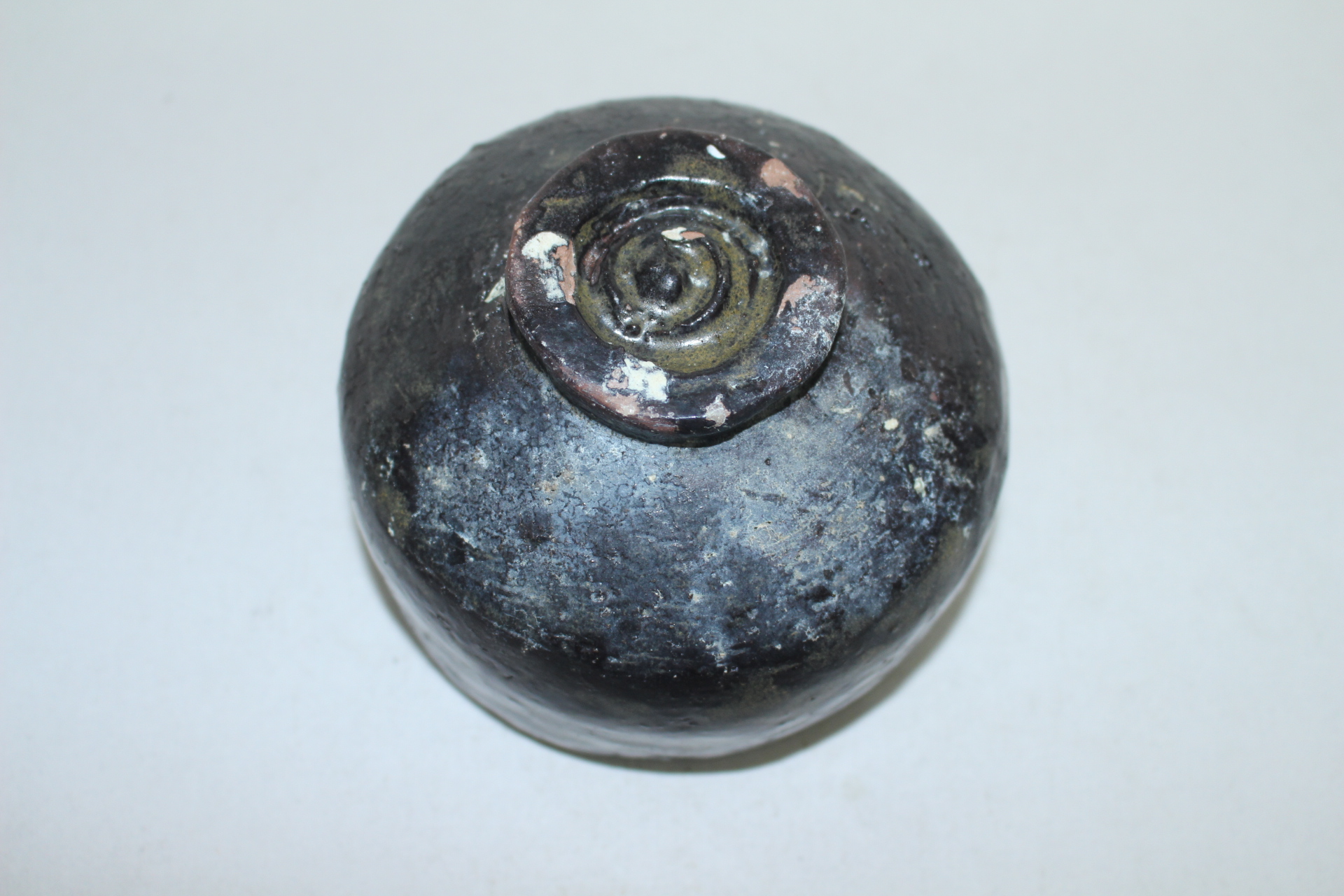 퍽퍽이 태토의 흑유청자 말찻잔