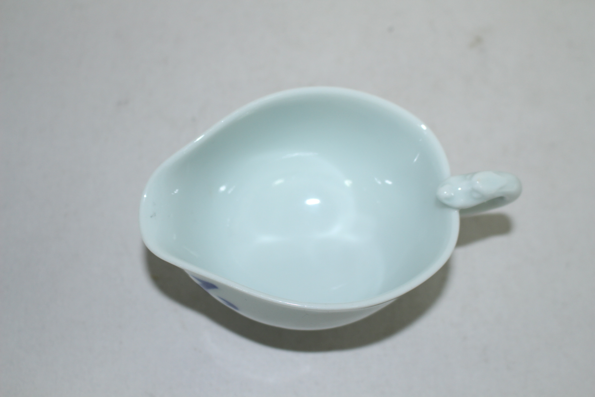 100년이상된 이마리 청화백자 용머리손잡이 문자문 수구