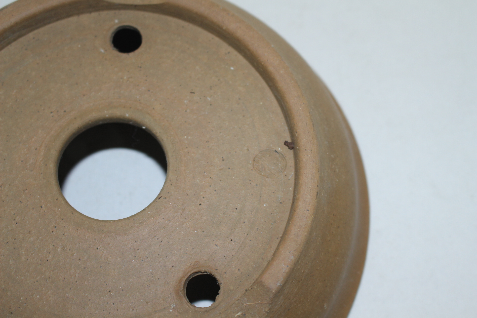 토기재지로된 작가의 수결이 있는 화분