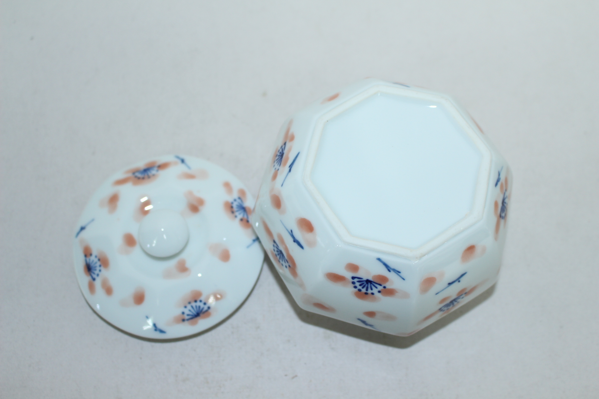 이마리 진사백자 화문 각진 합