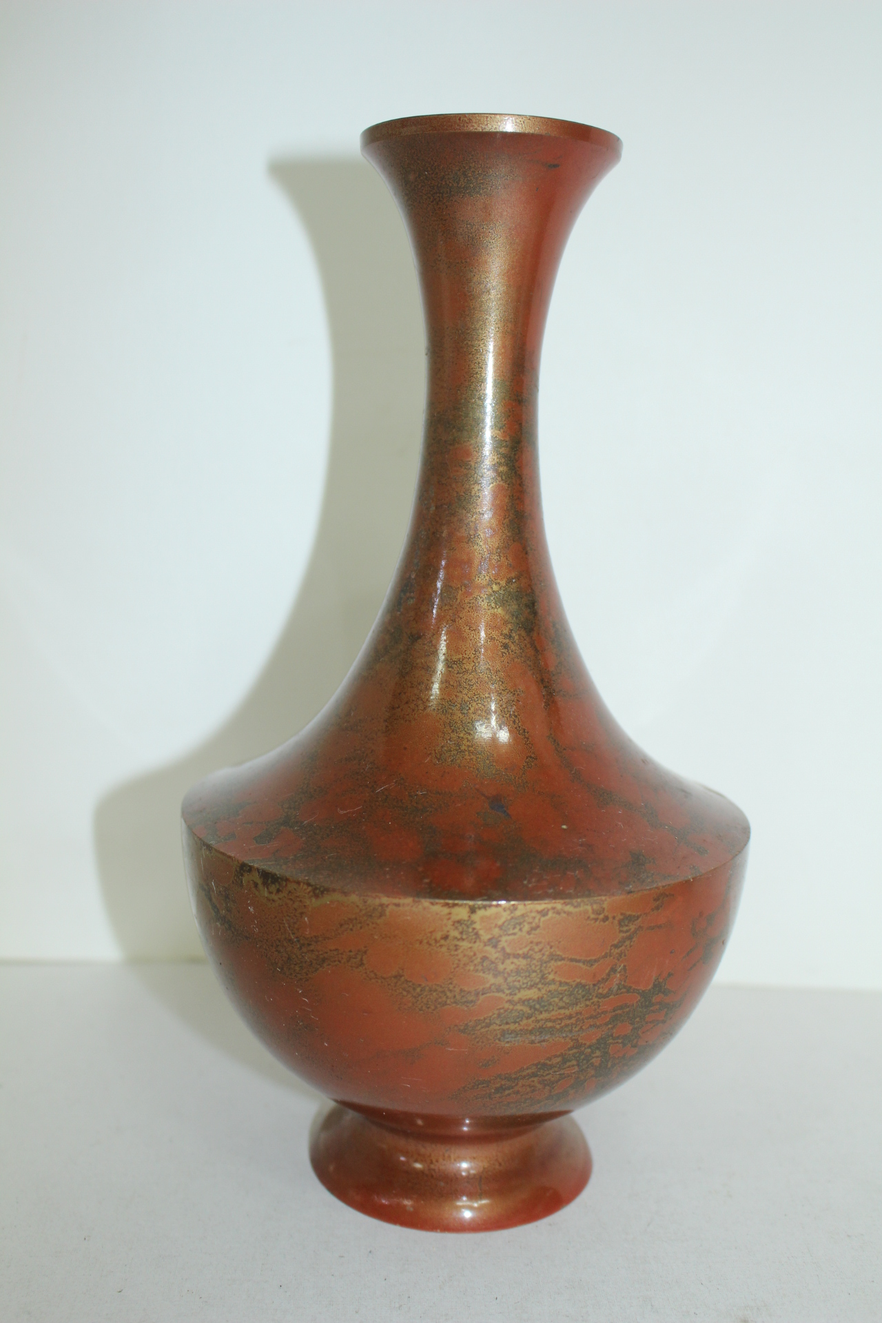 청동으로된 화병