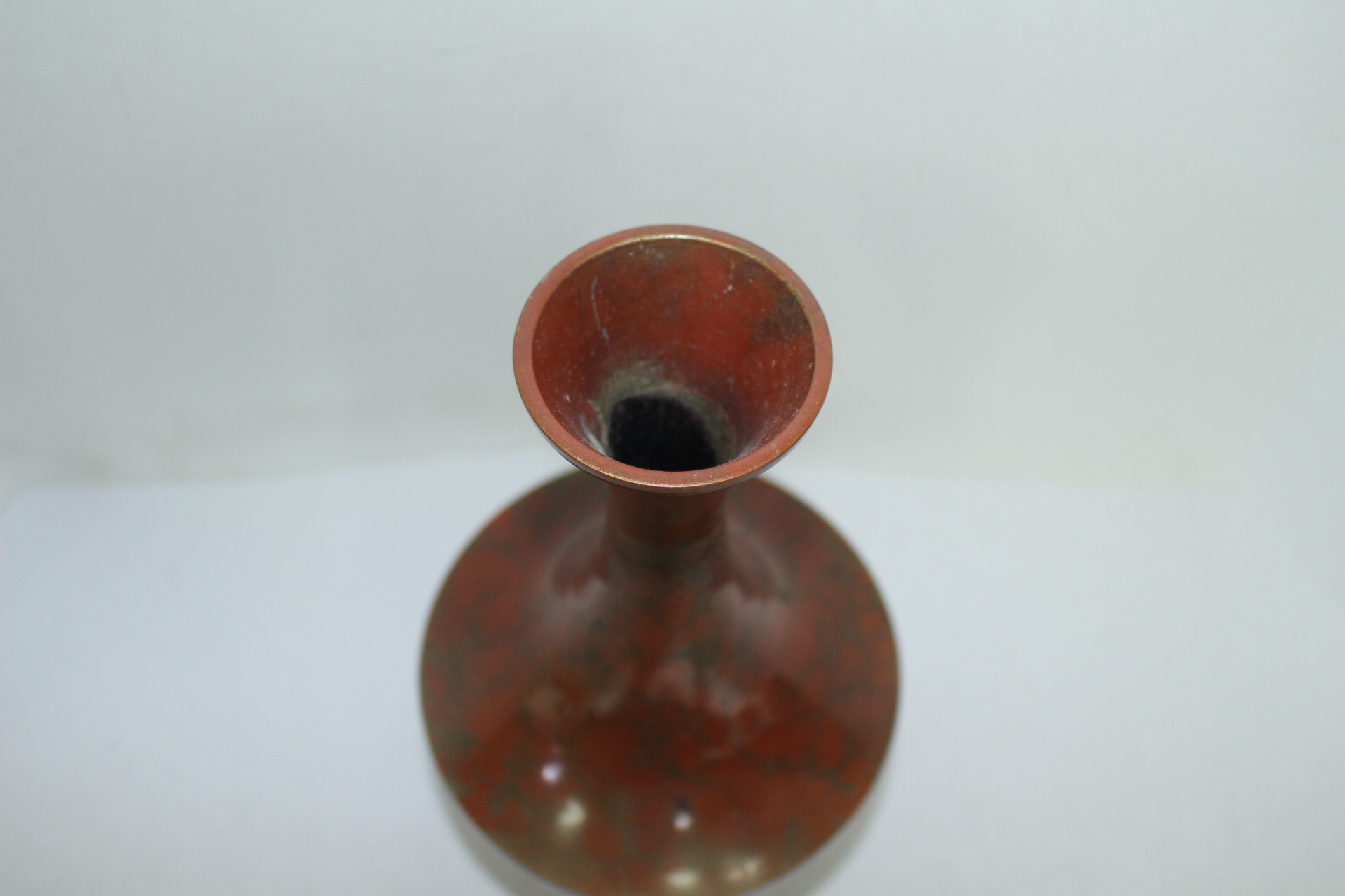 청동으로된 화병