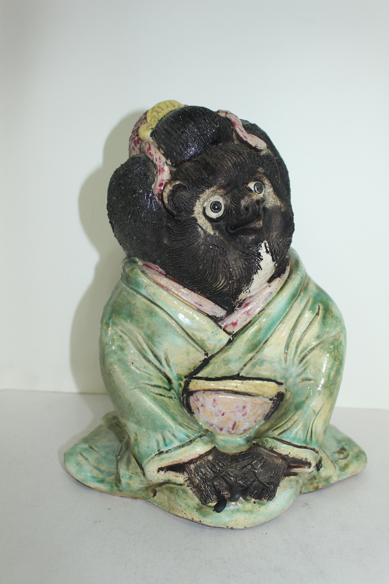 청자도자기 곰여인 조각상