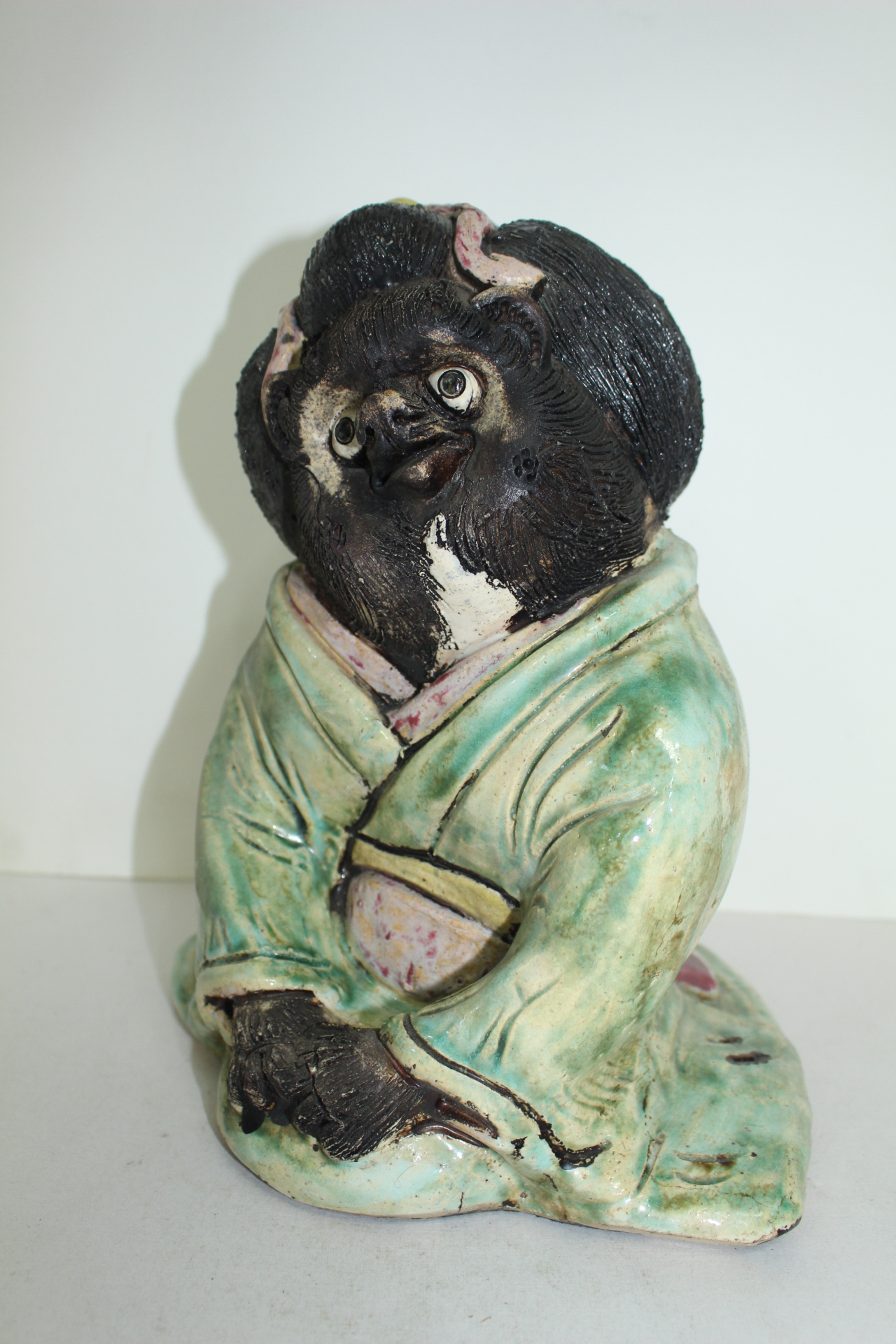 청자도자기 곰여인 조각상