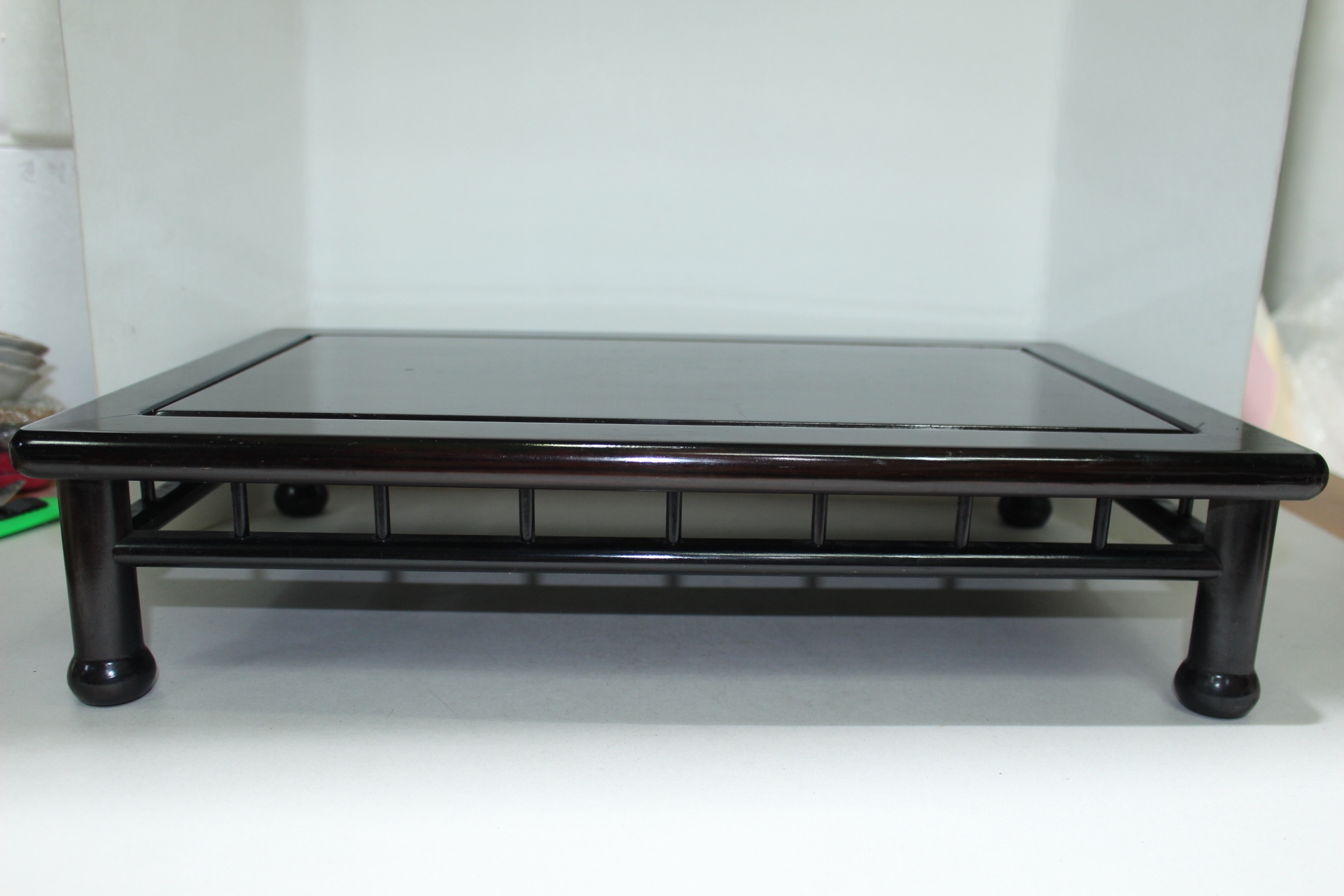 묵직한 화류목으로된 화대