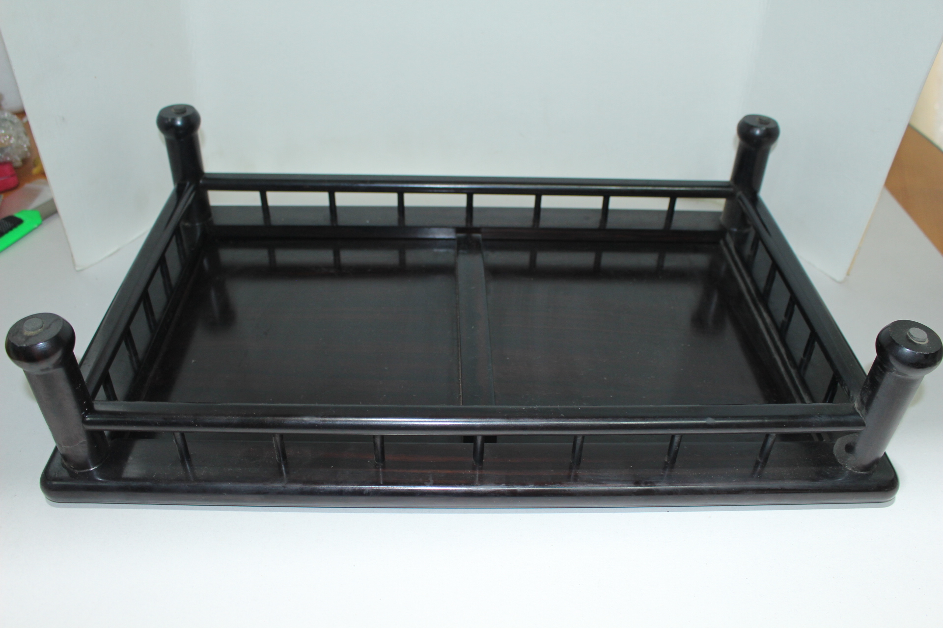 묵직한 화류목으로된 화대